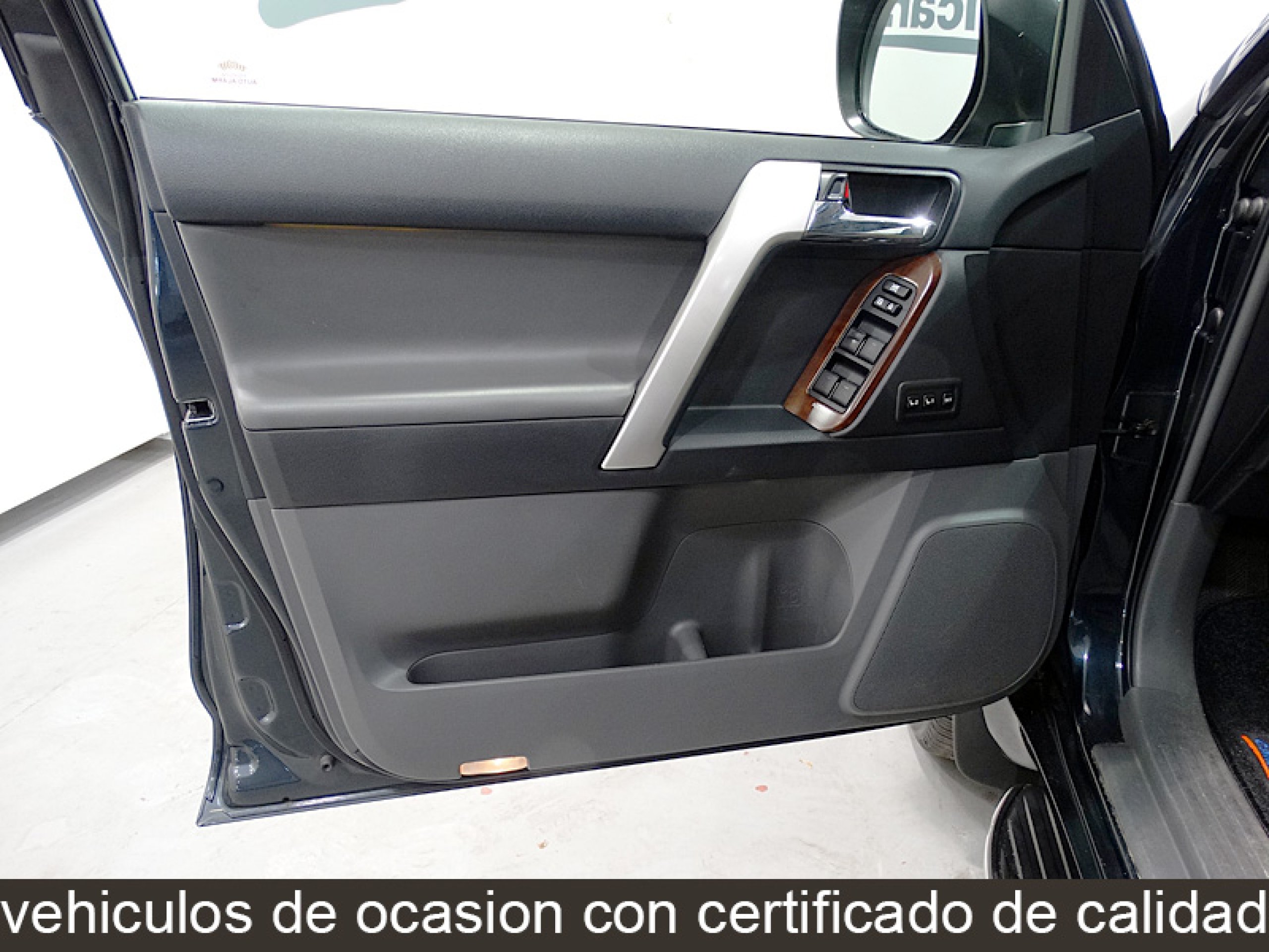 Foto Toyota Land Cruiser 26
