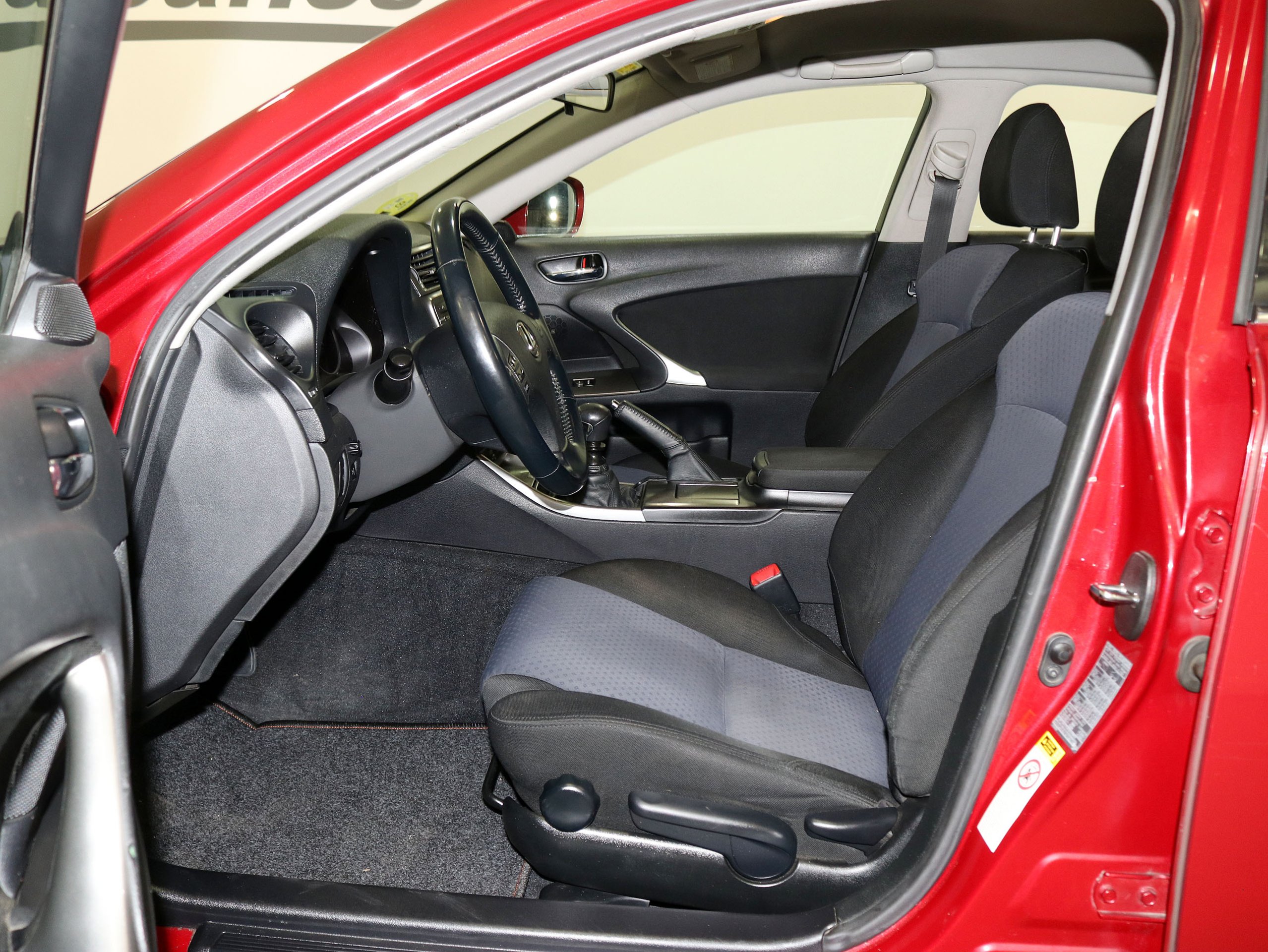 Foto Lexus IS 220d 15