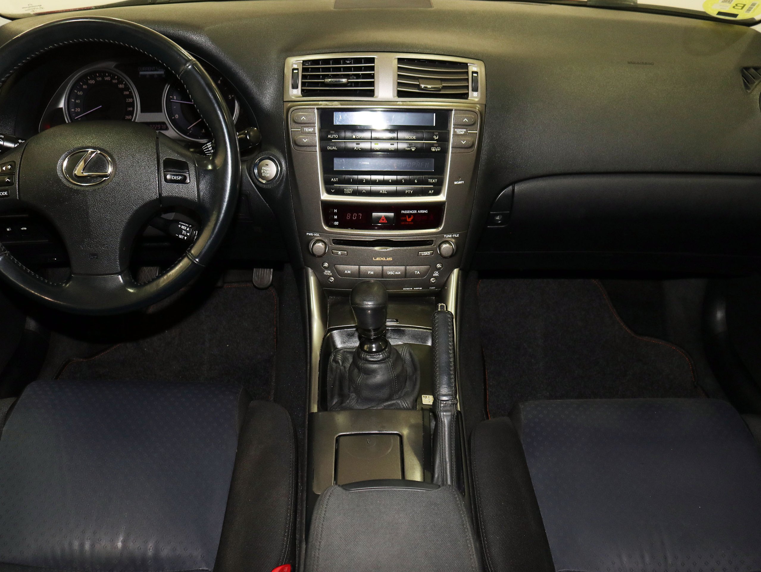 Foto Lexus IS 220d 21