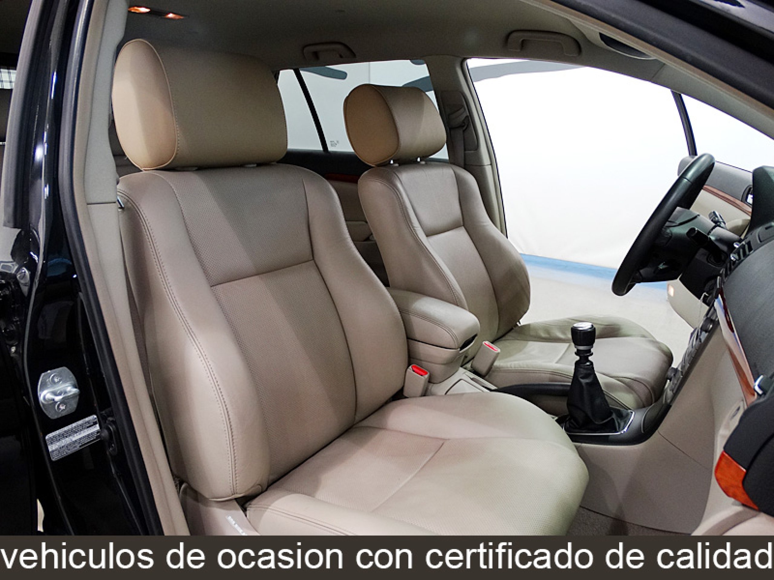 Foto Toyota Avensis 19