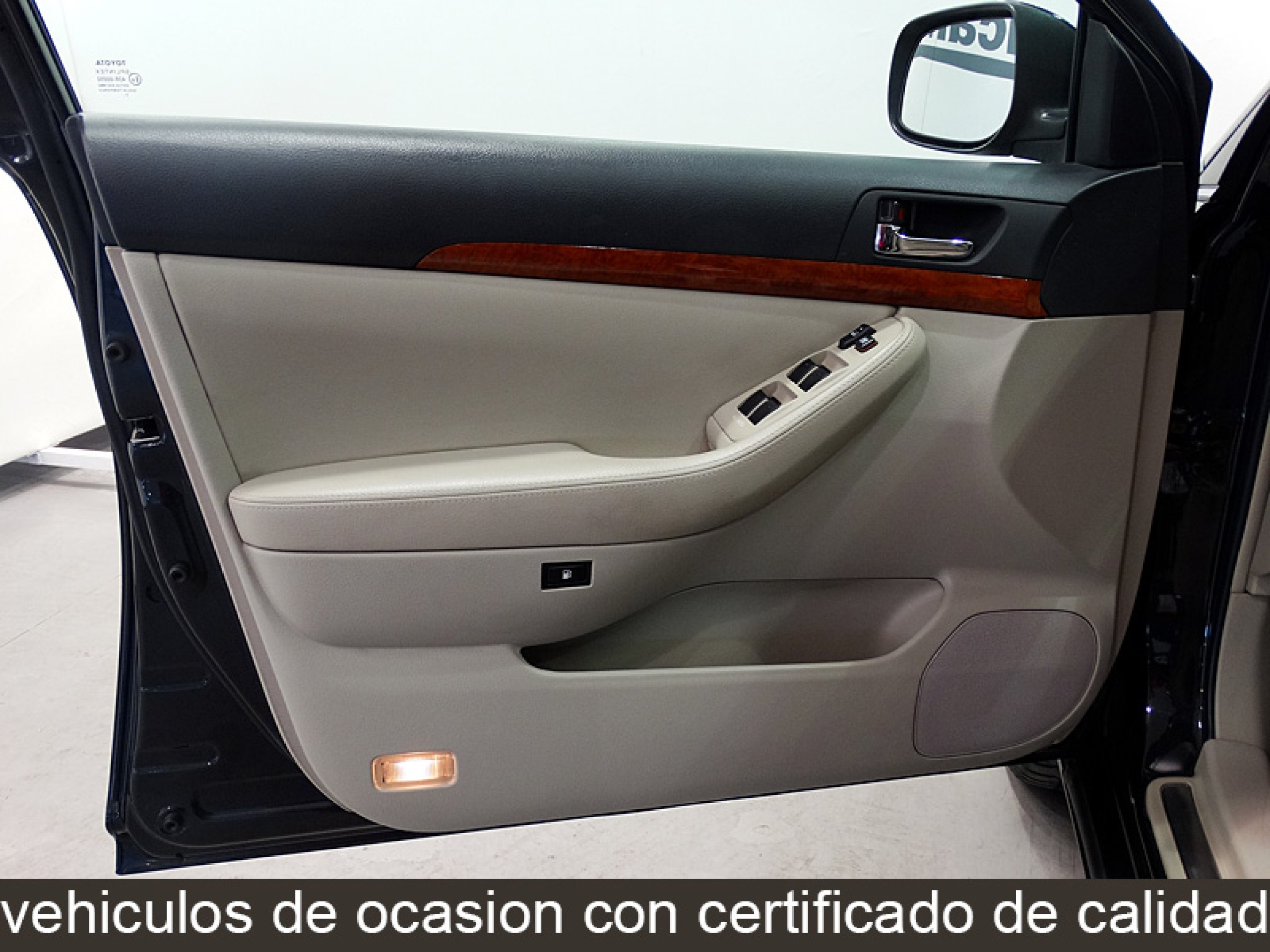 Foto Toyota Avensis 23