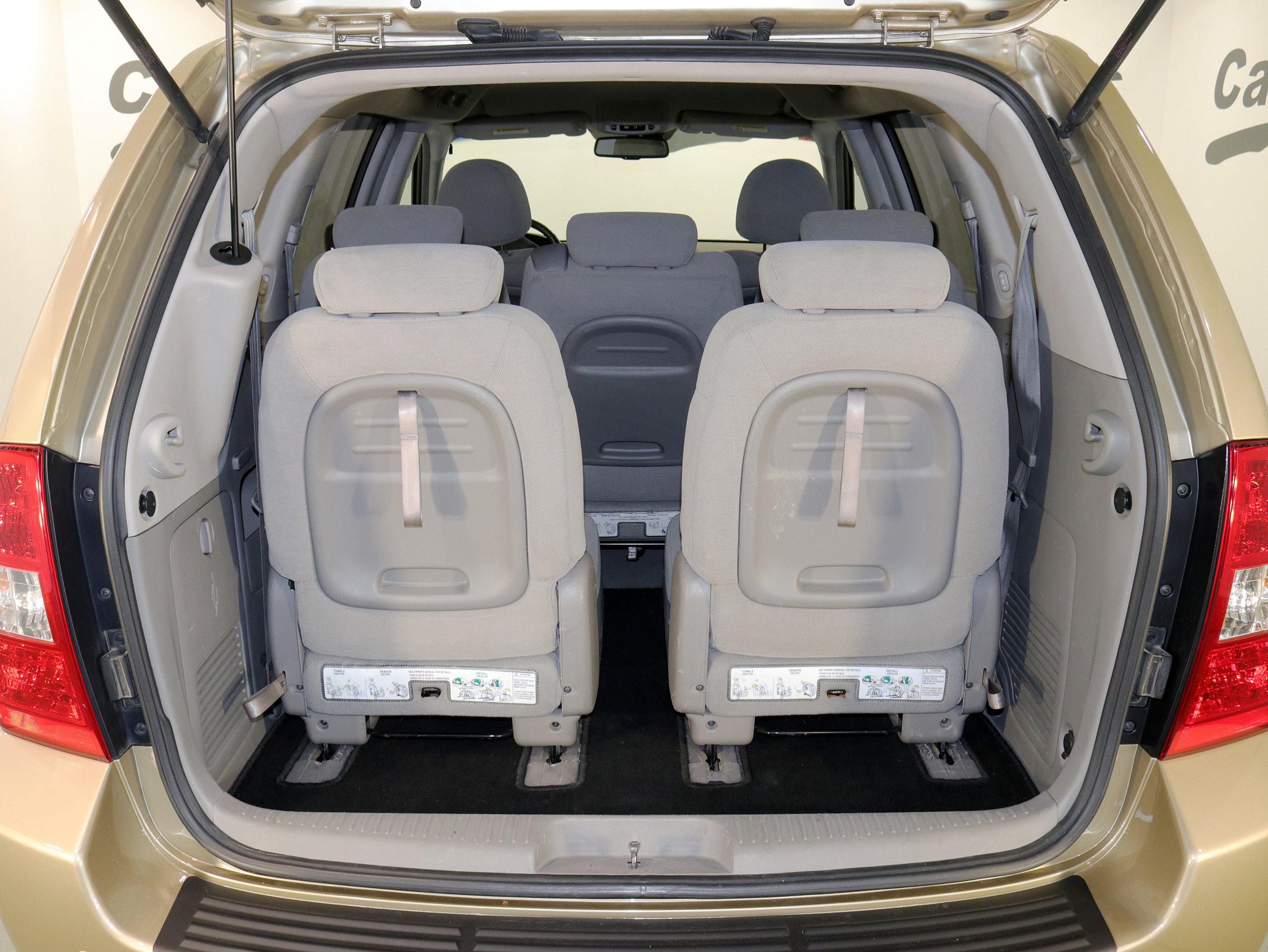 Foto Kia Carnival 11