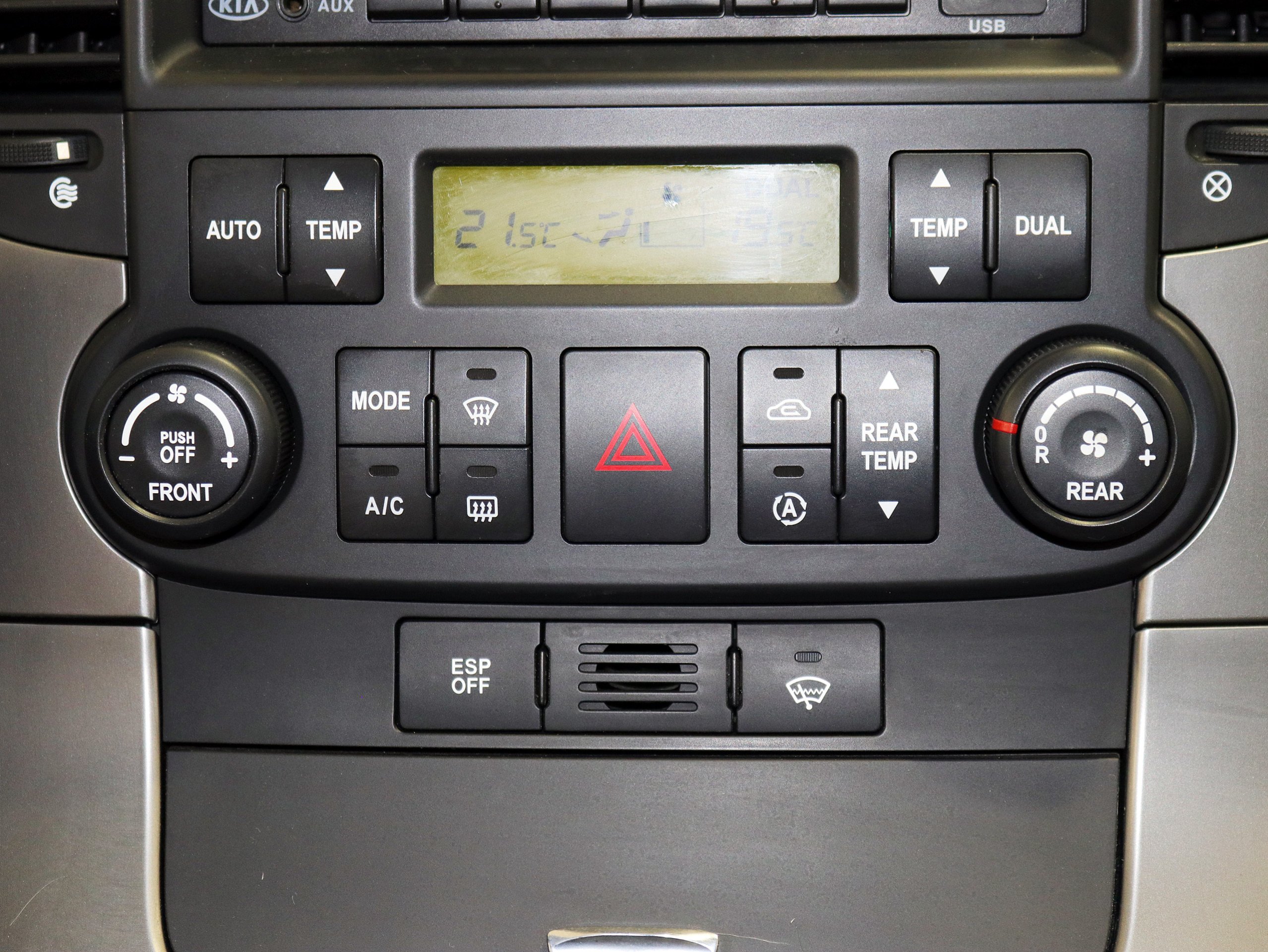 Foto Kia Carnival 24