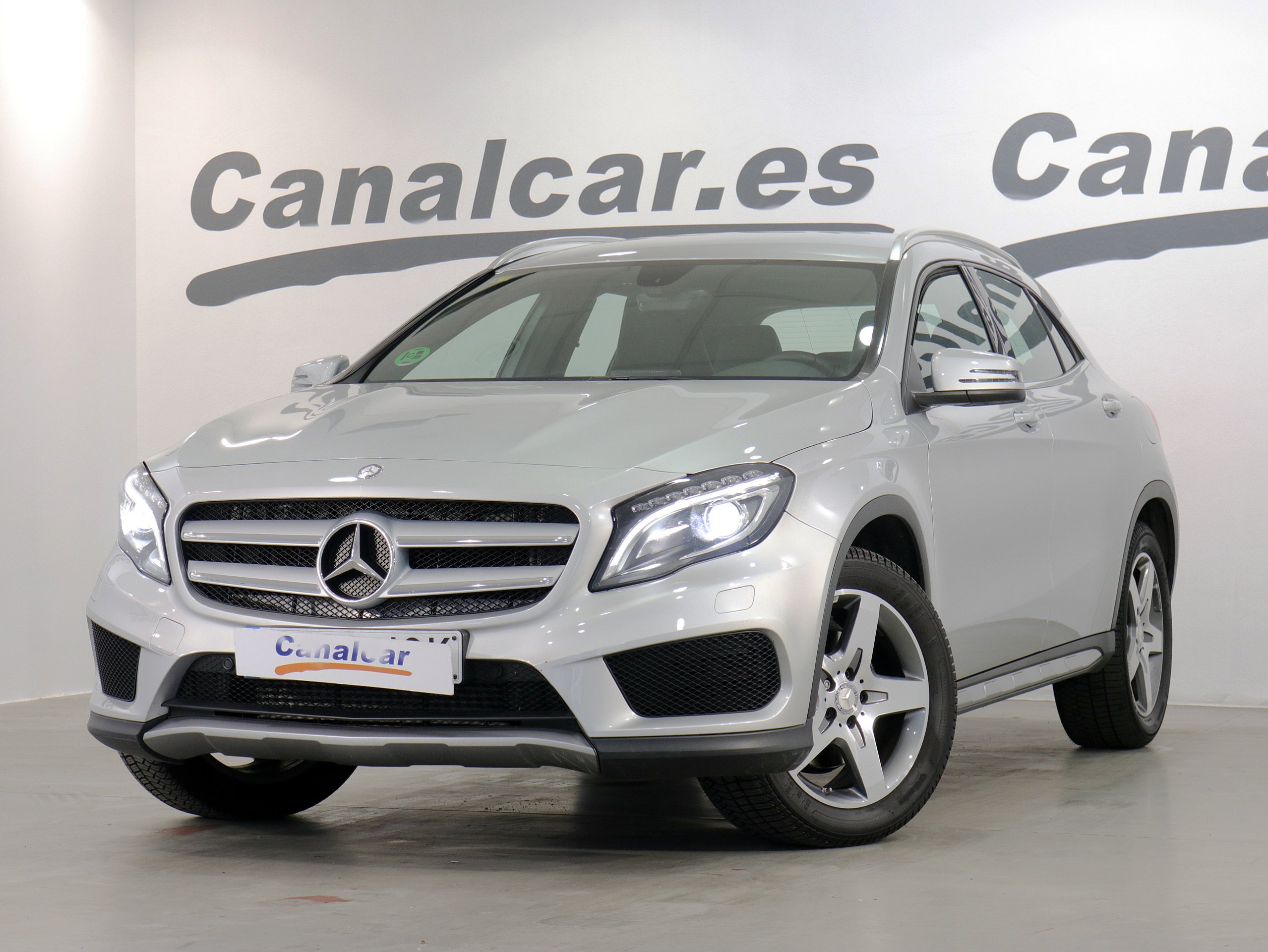 Foto Mercedes-Benz GLA 220 1
