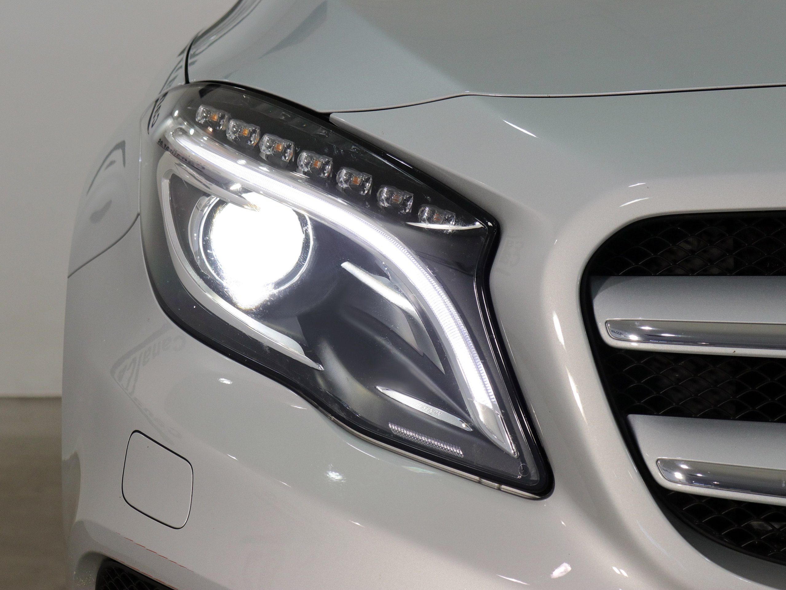 Foto Mercedes-Benz GLA 220 11