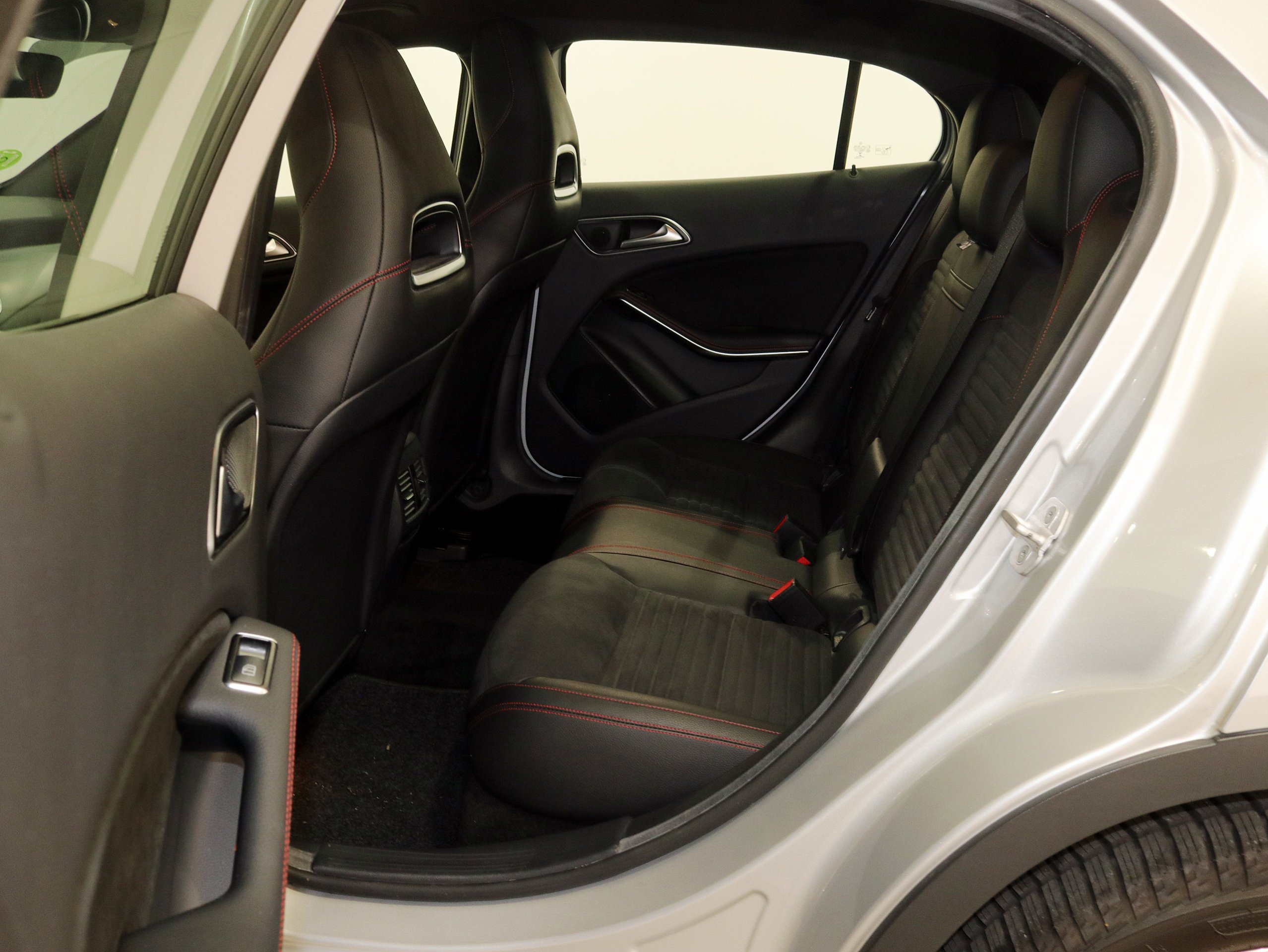 Foto Mercedes-Benz GLA 220 15