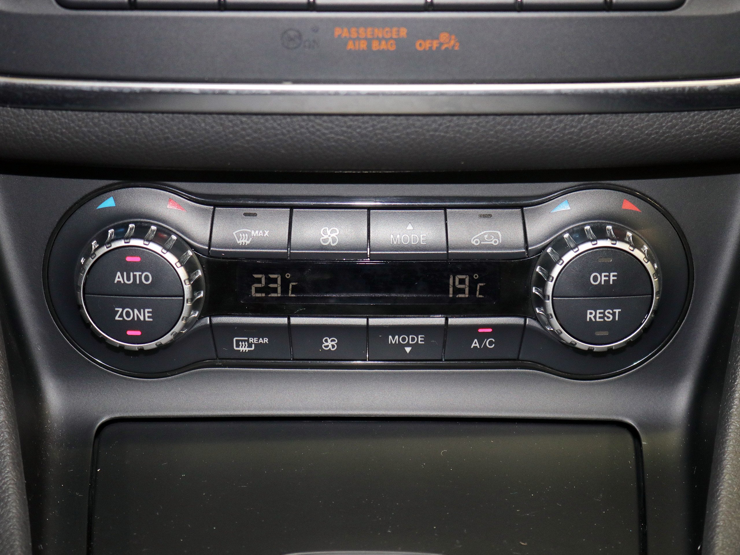 Foto Mercedes-Benz GLA 220 27