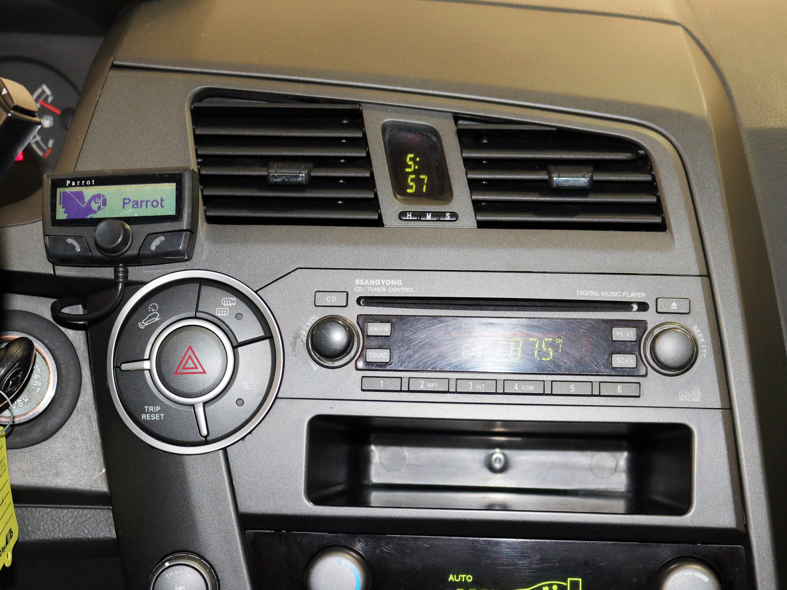 Foto Ssangyong Kyron 23