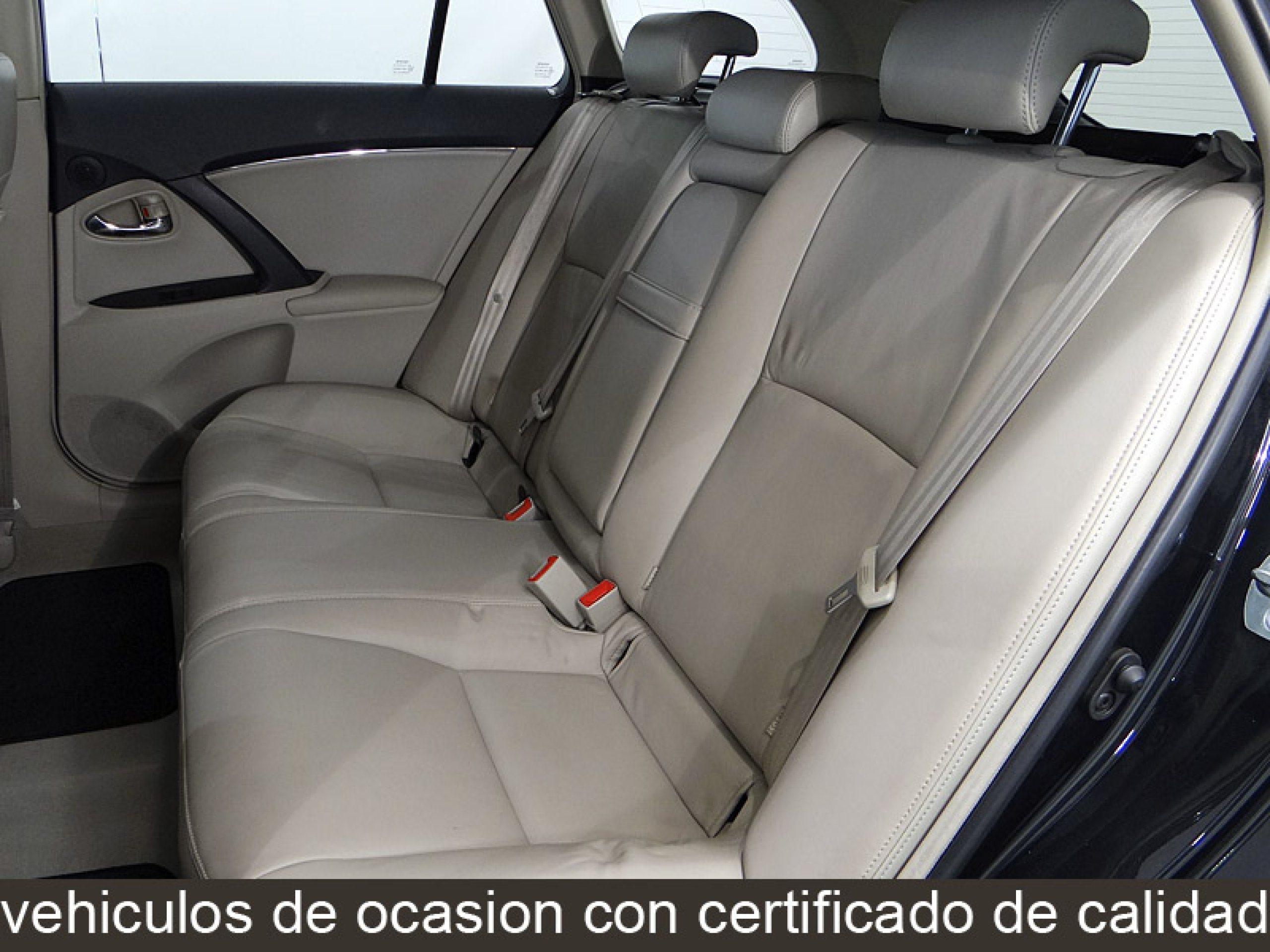 Foto Toyota Avensis 28
