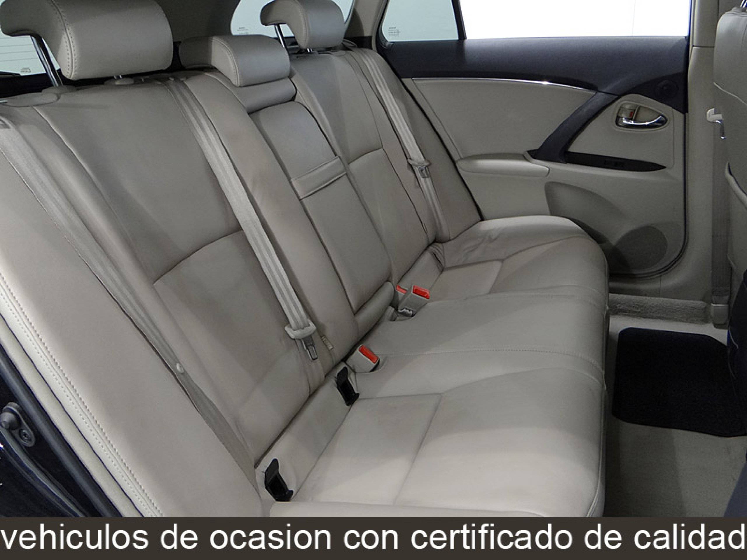 Foto Toyota Avensis 29
