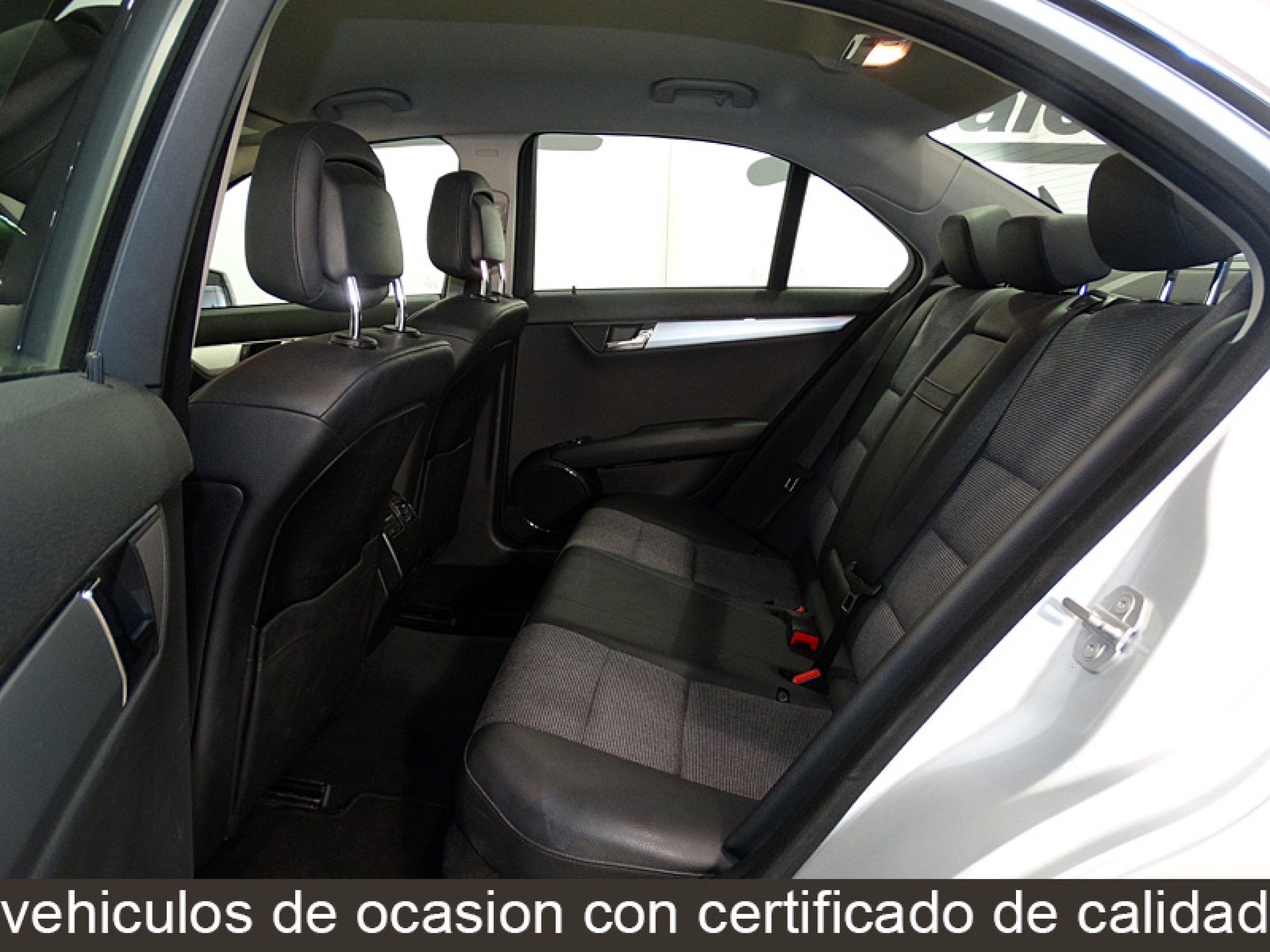 Foto Mercedes-Benz C 180 13
