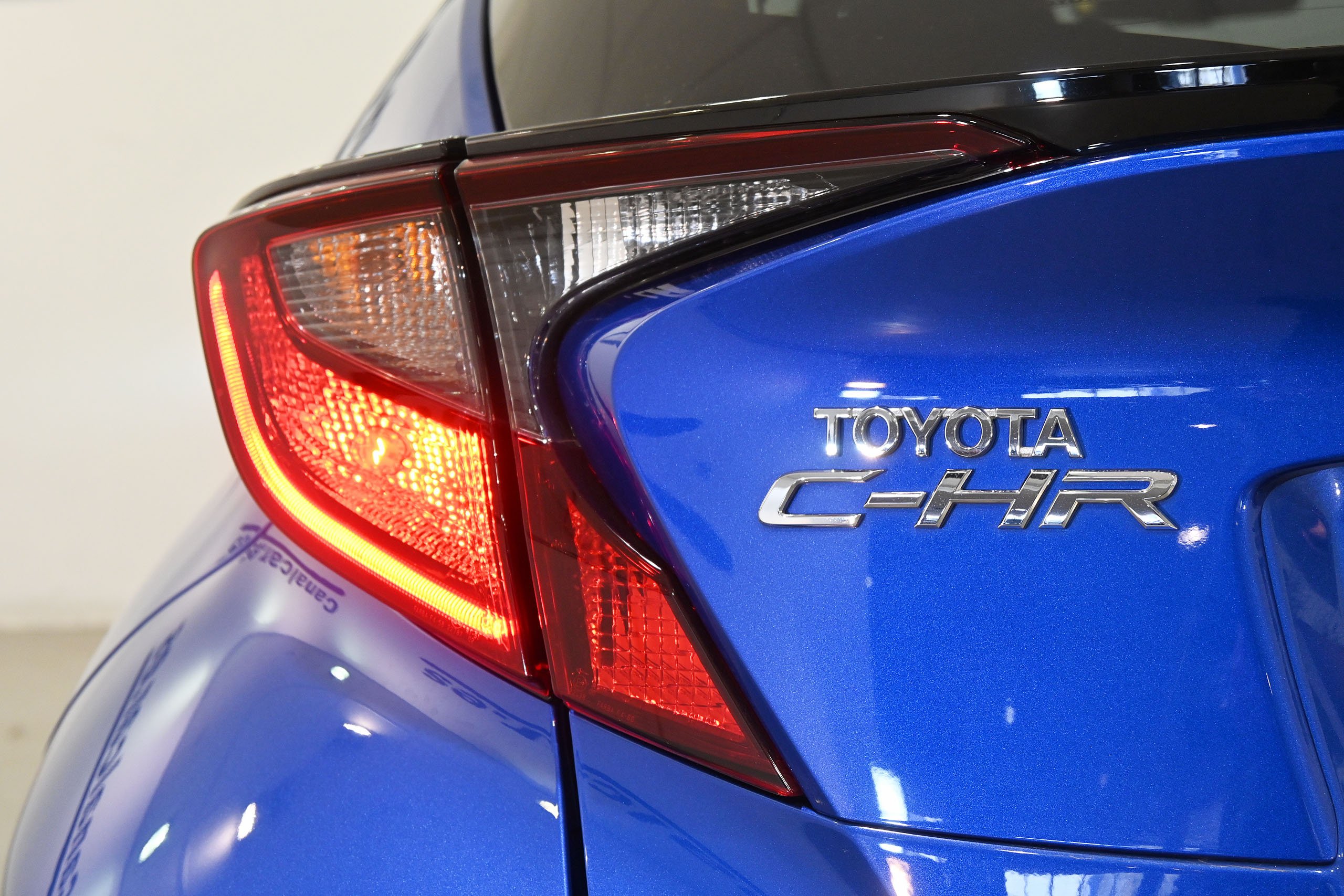 Foto Toyota C-HR 10