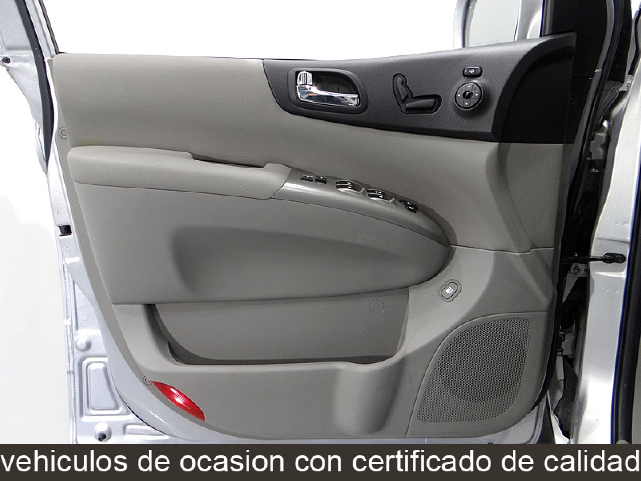 Foto Kia Carnival 25