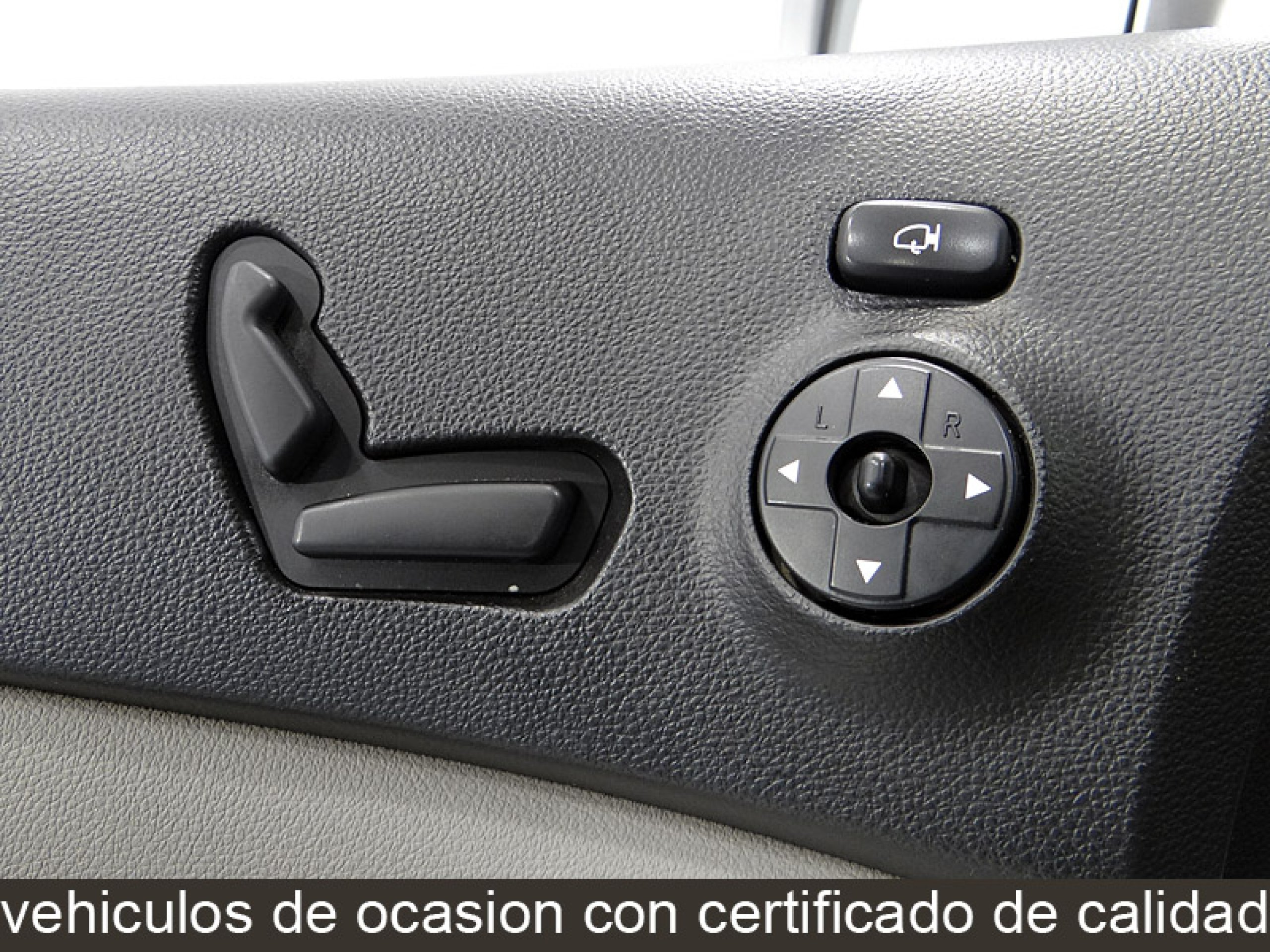 Foto Kia Carnival 33