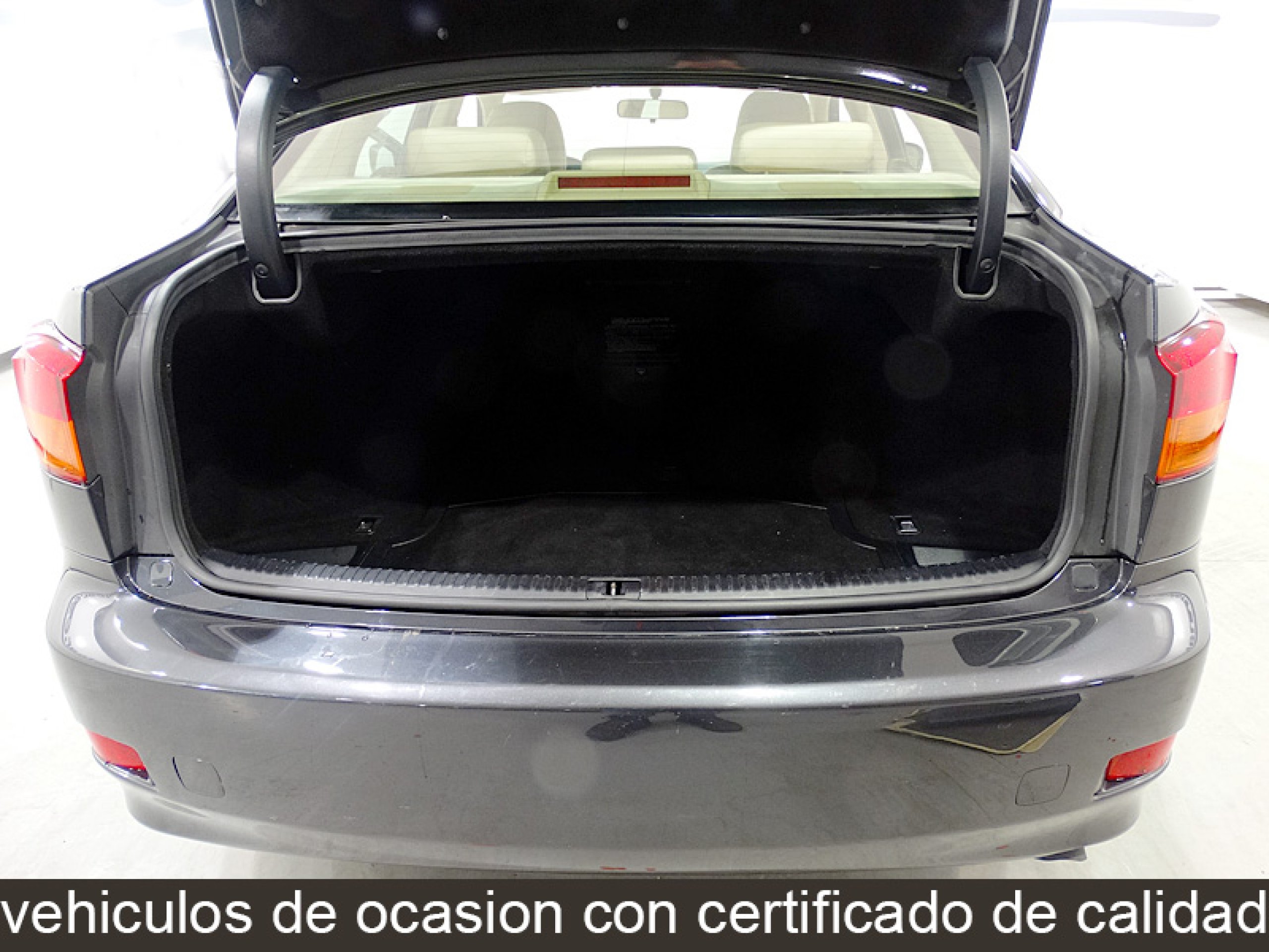 Foto Lexus IS 220d 16
