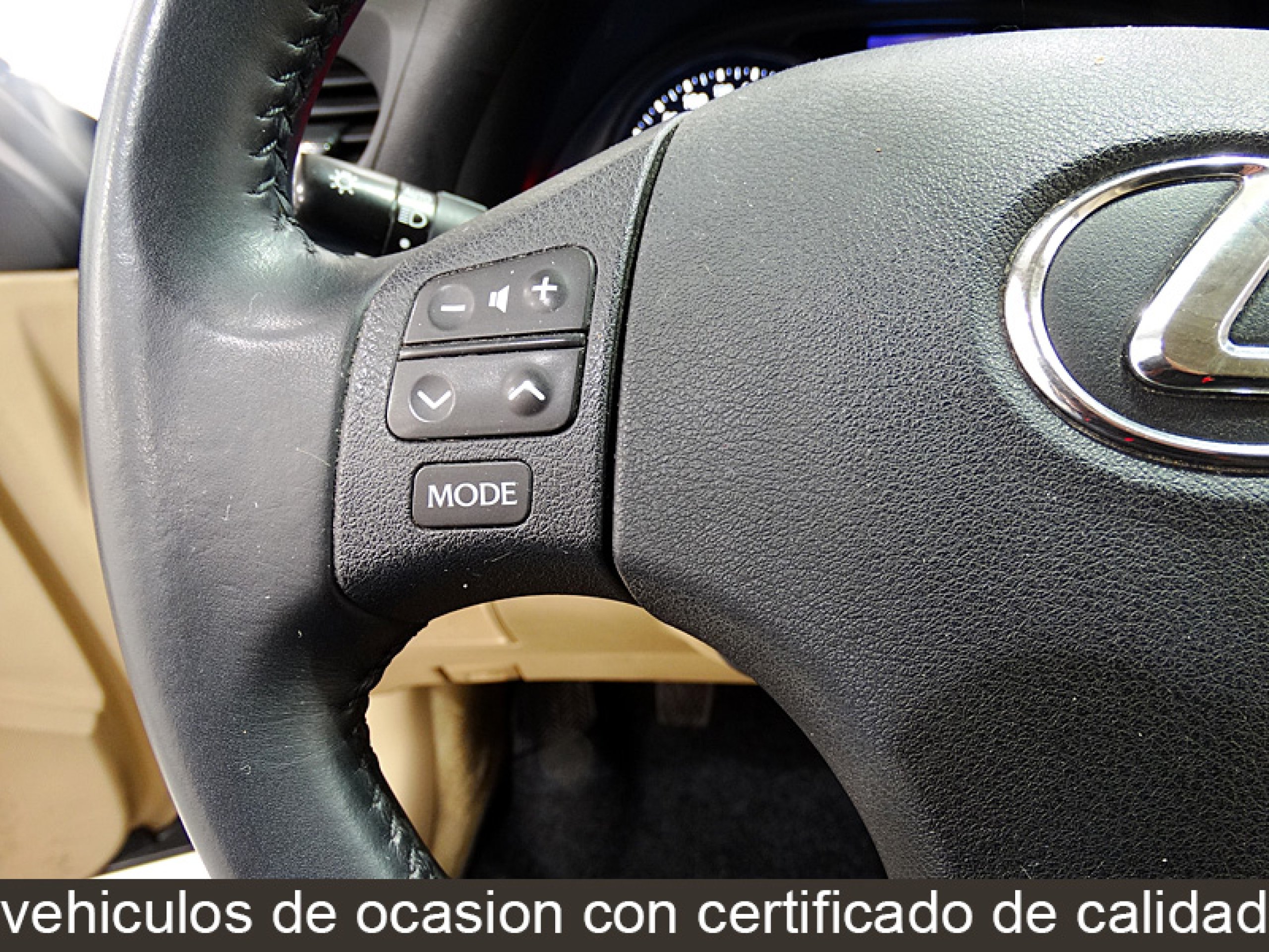 Foto Lexus IS 220d 32
