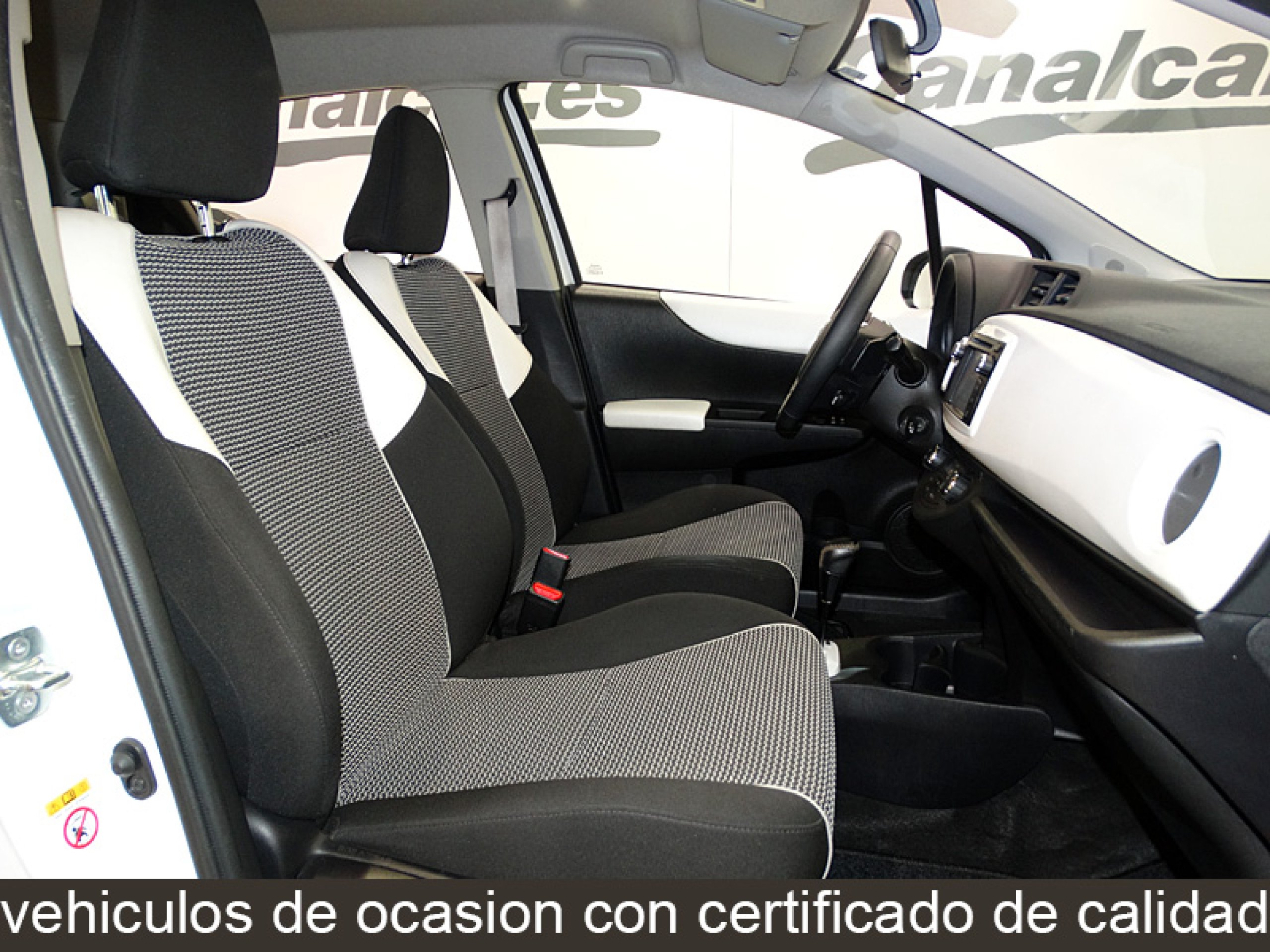 Foto Toyota Yaris 16