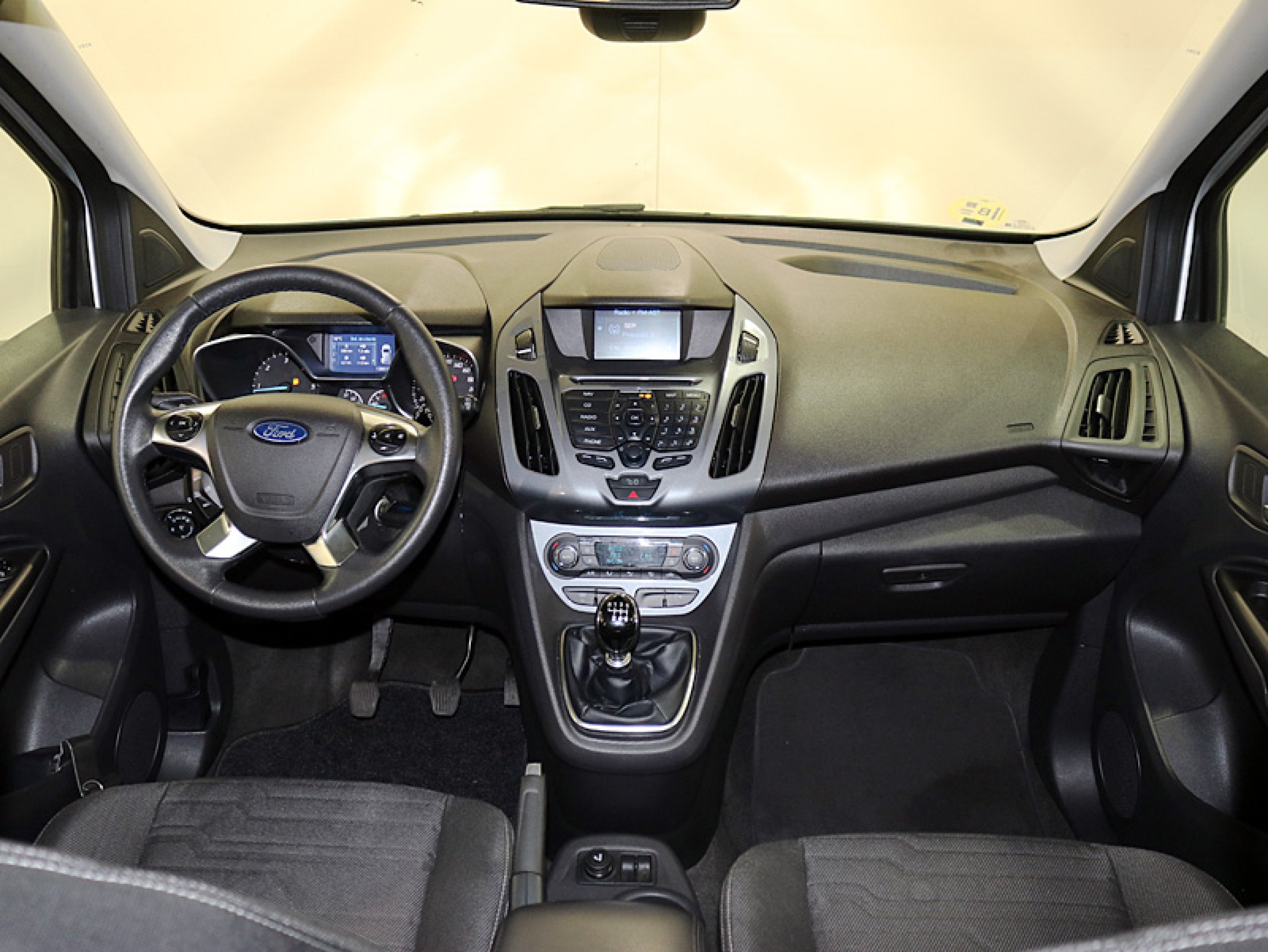 Foto Ford Tourneo 23