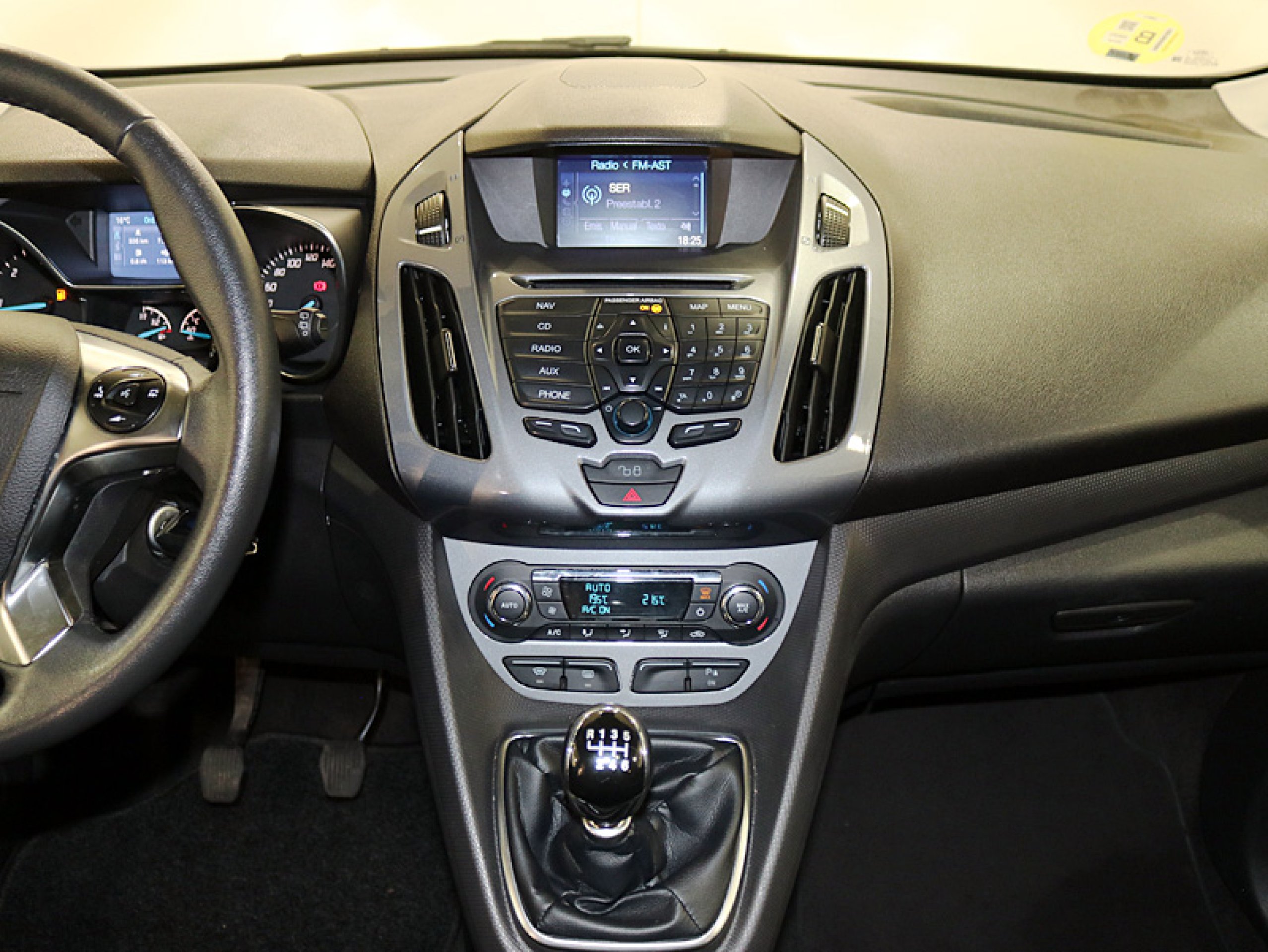 Foto Ford Tourneo 25