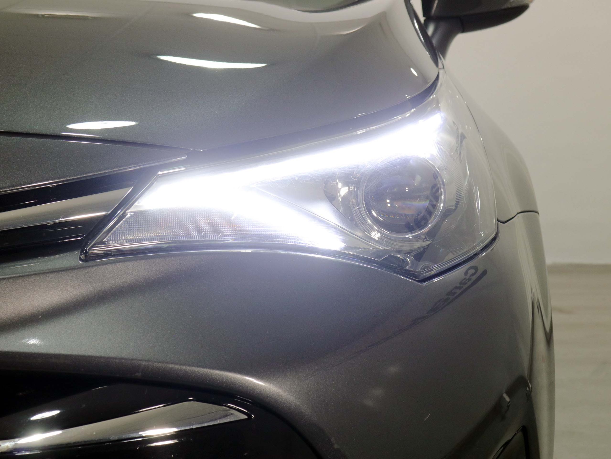 Foto Toyota Avensis 14