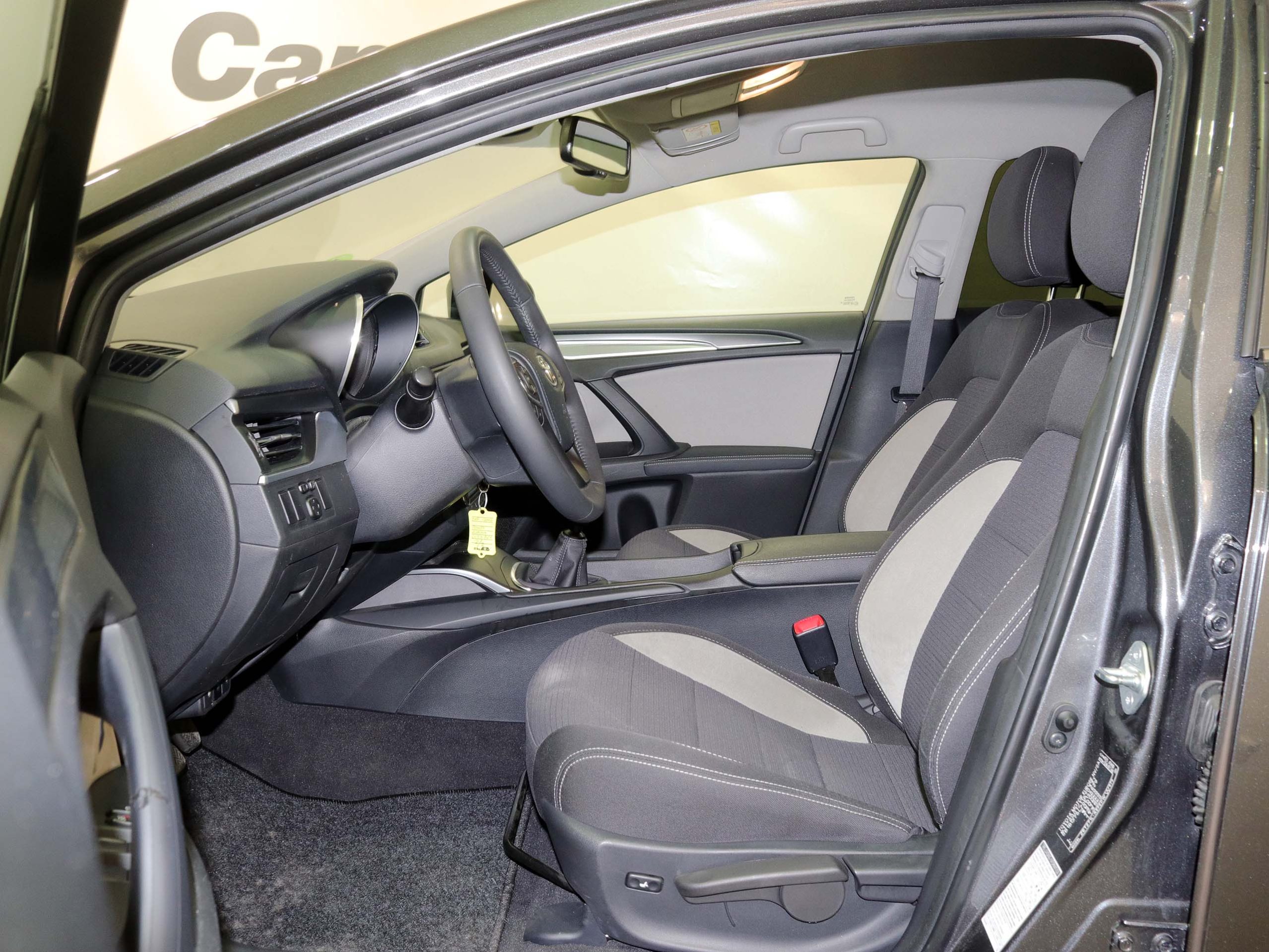 Foto Toyota Avensis 16