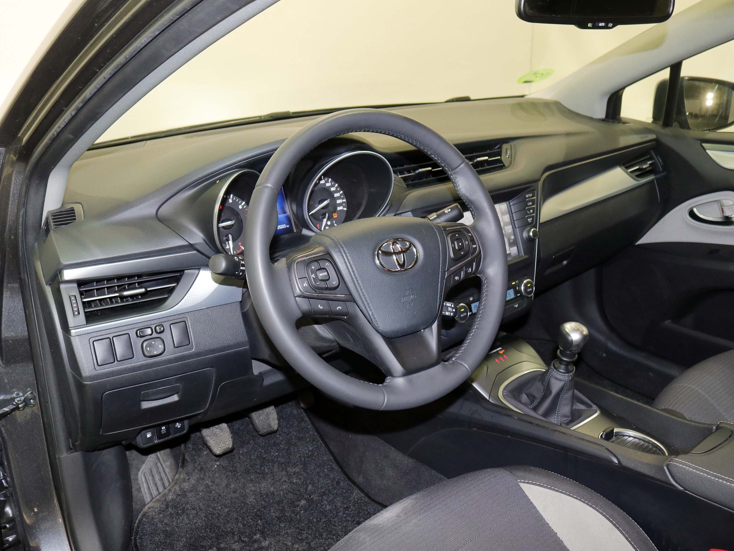 Foto Toyota Avensis 23