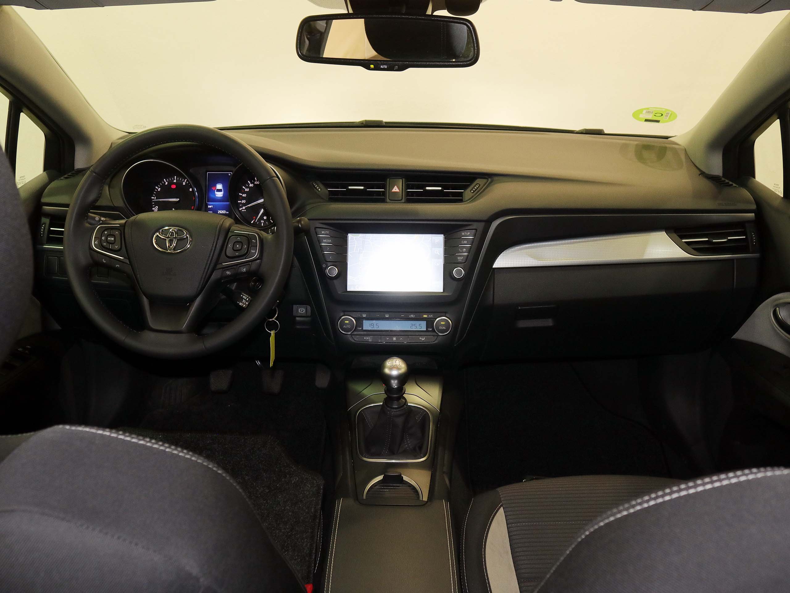 Foto Toyota Avensis 24
