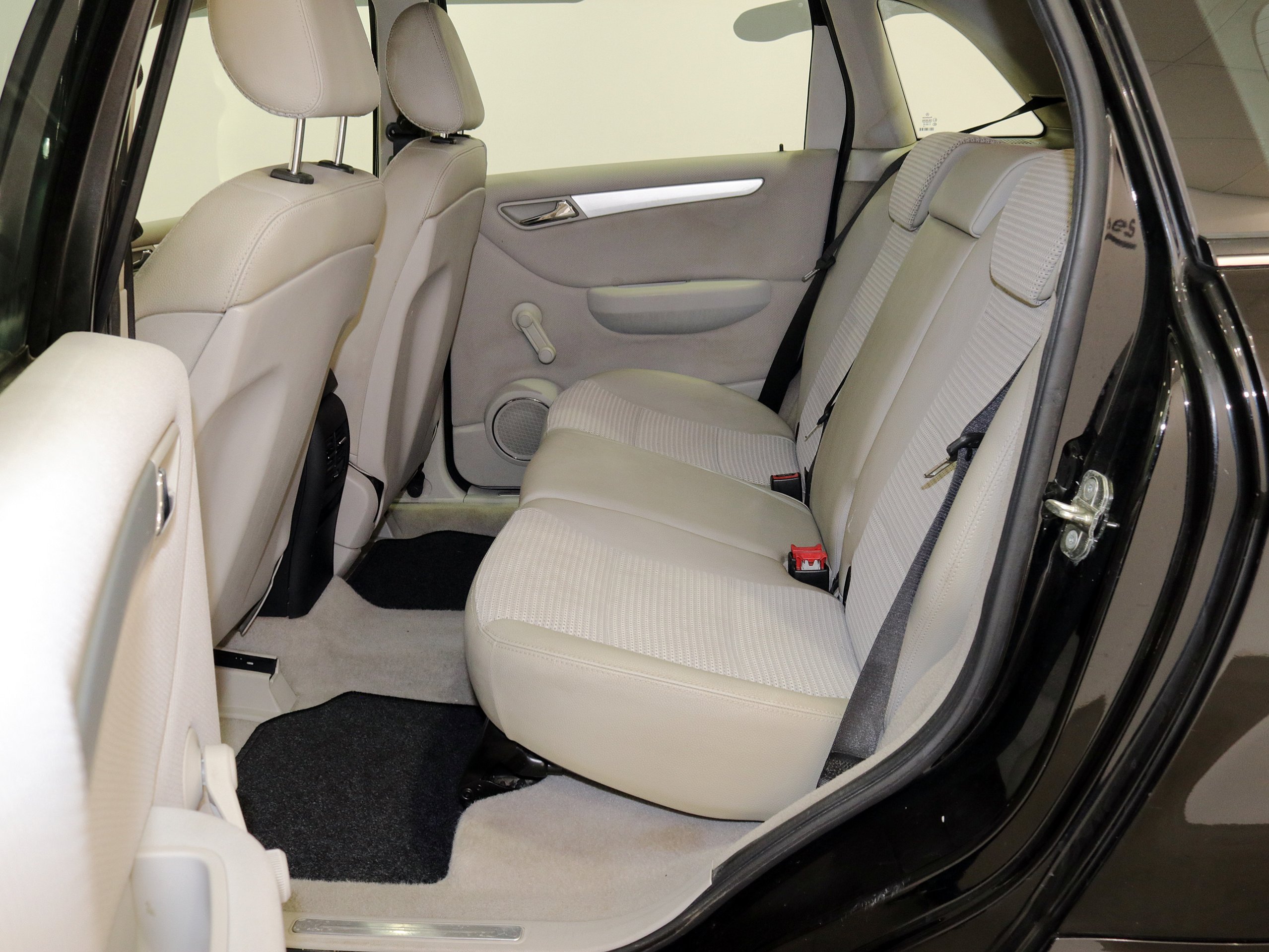 Foto Mercedes-Benz B 150 17