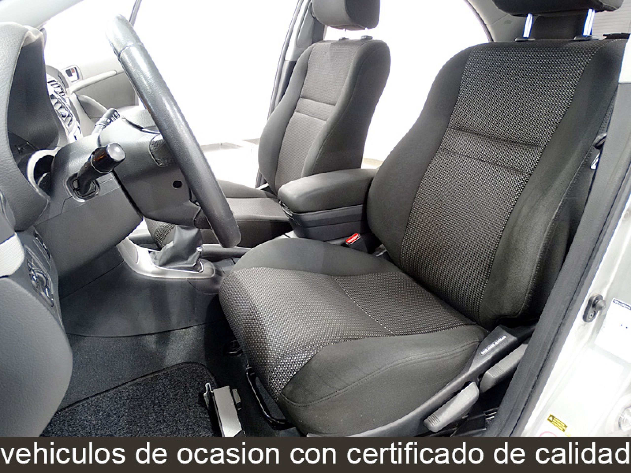 Foto Toyota Avensis 12