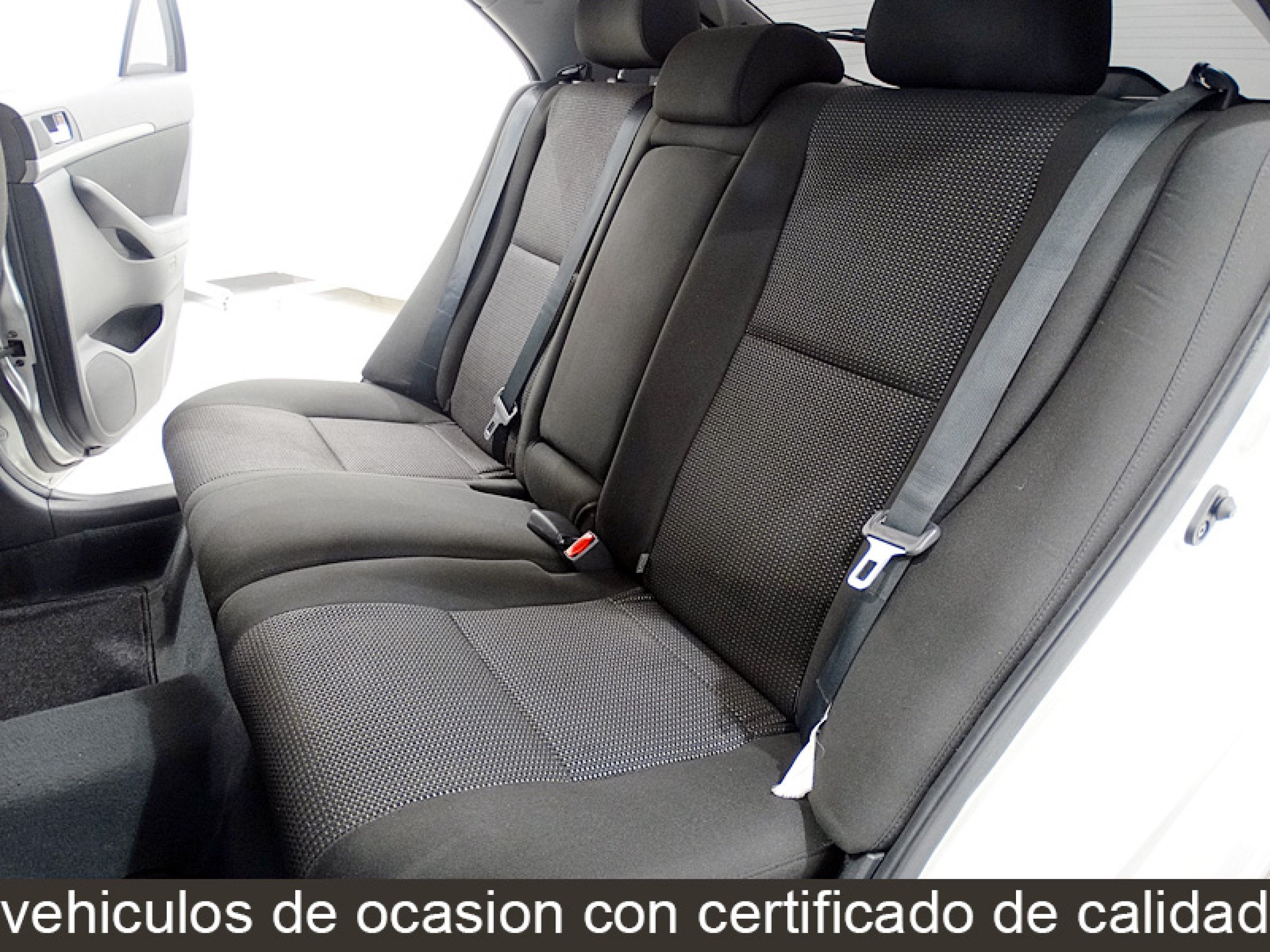 Foto Toyota Avensis 13