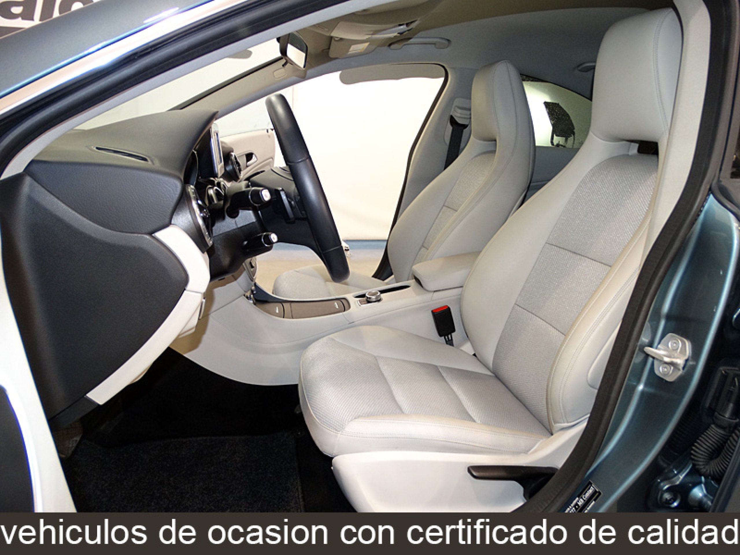 Foto Mercedes-Benz CLA 180 16