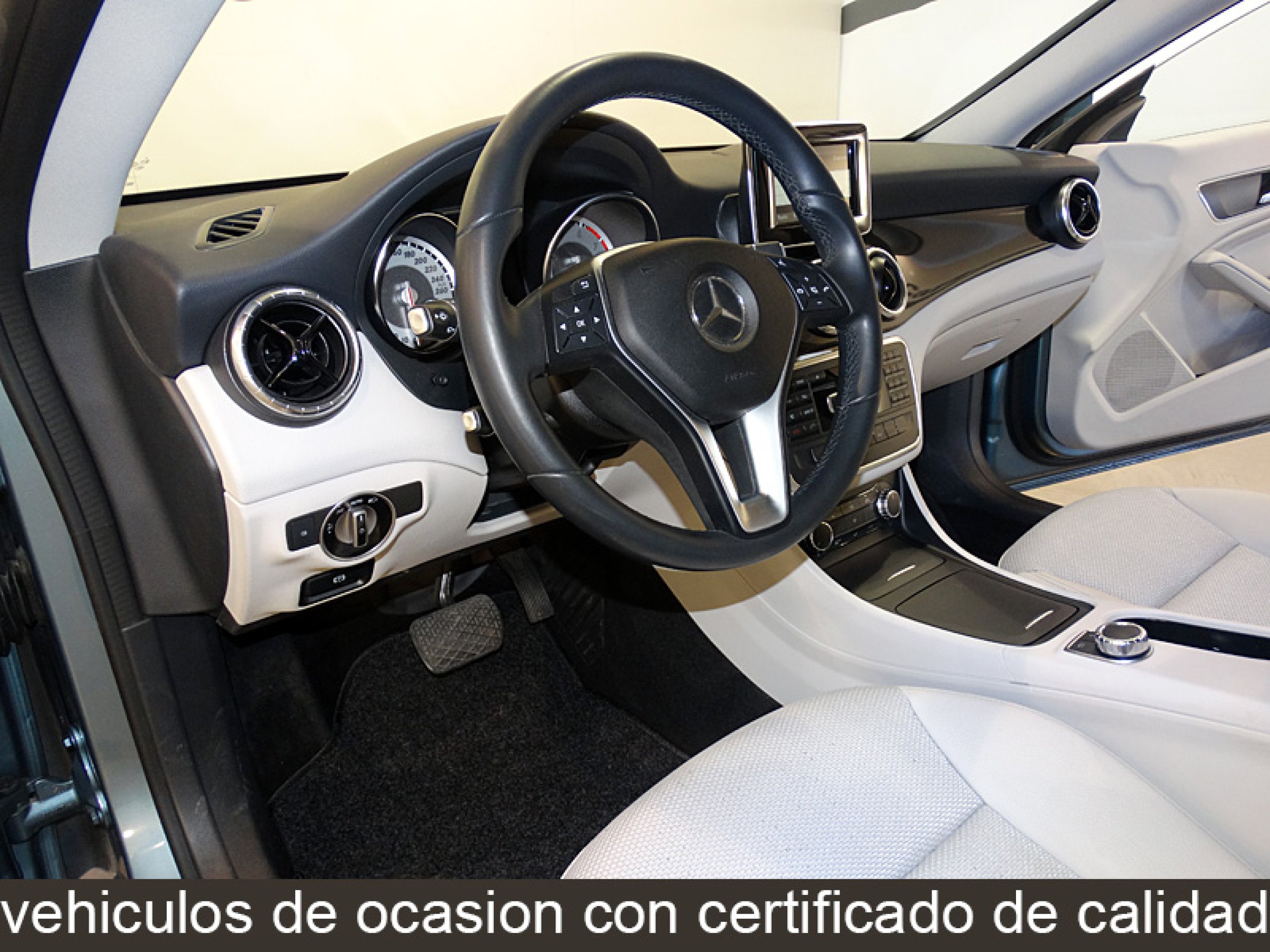 Foto Mercedes-Benz CLA 180 21