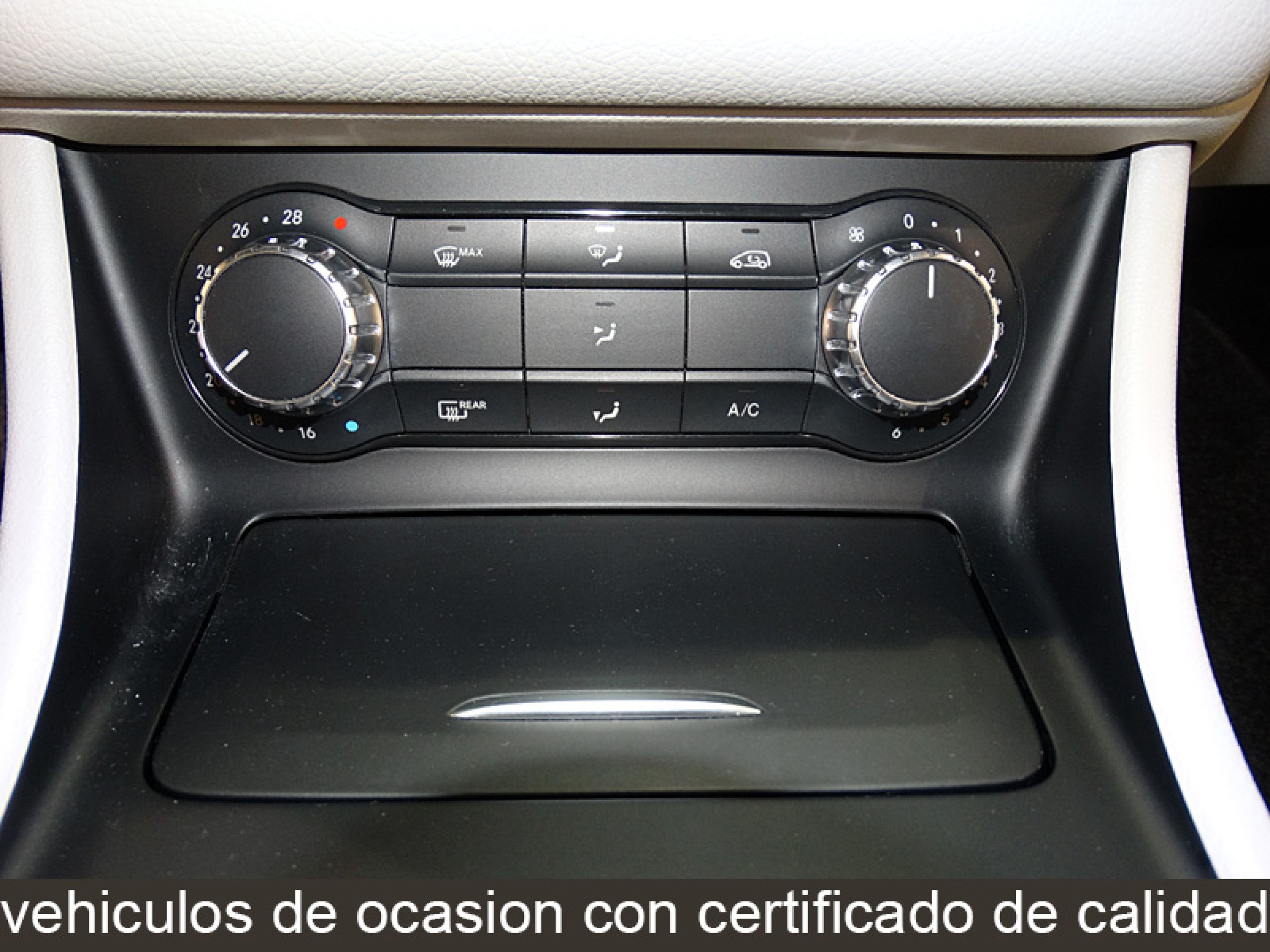 Foto Mercedes-Benz CLA 180 25