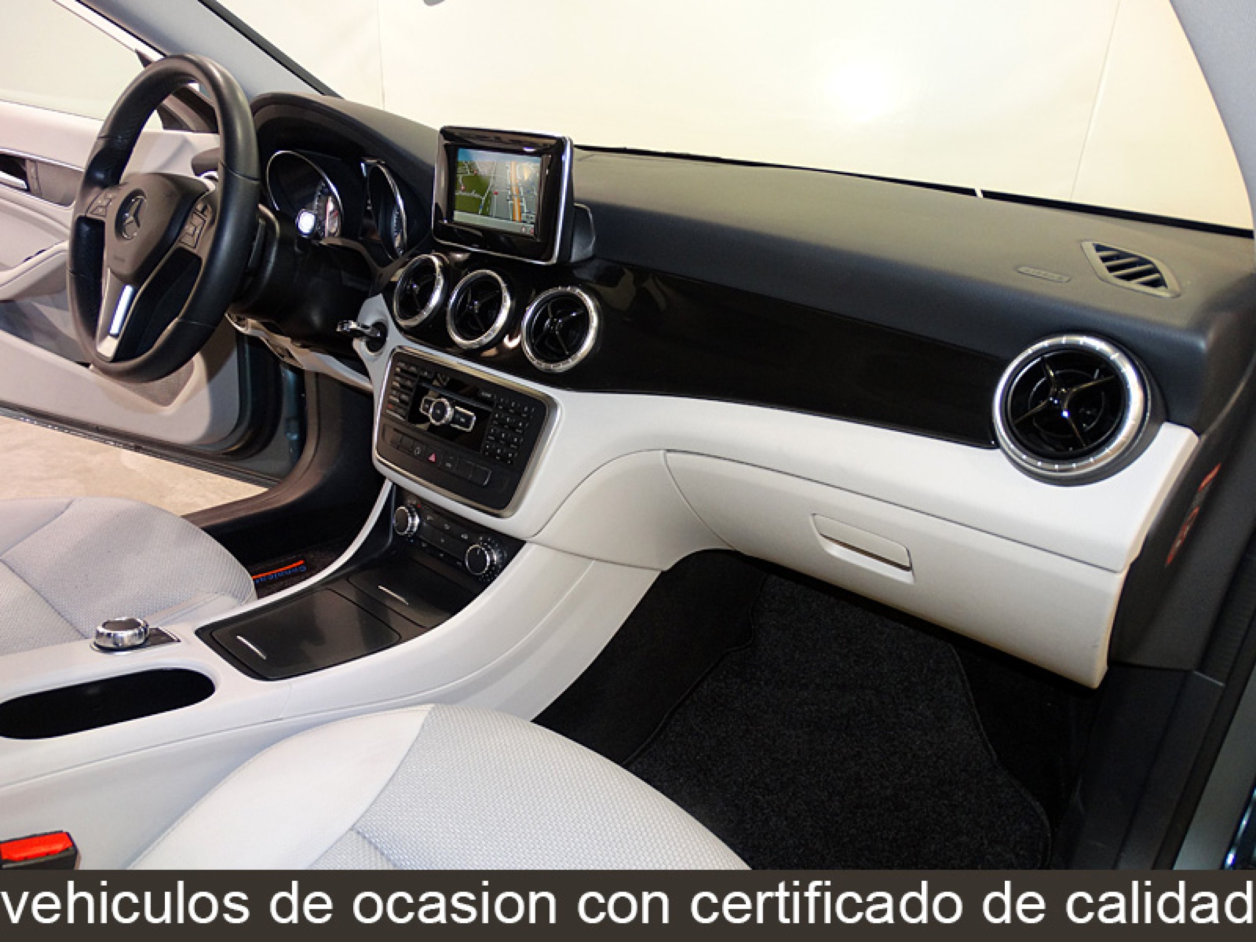 Foto Mercedes-Benz CLA 180 38