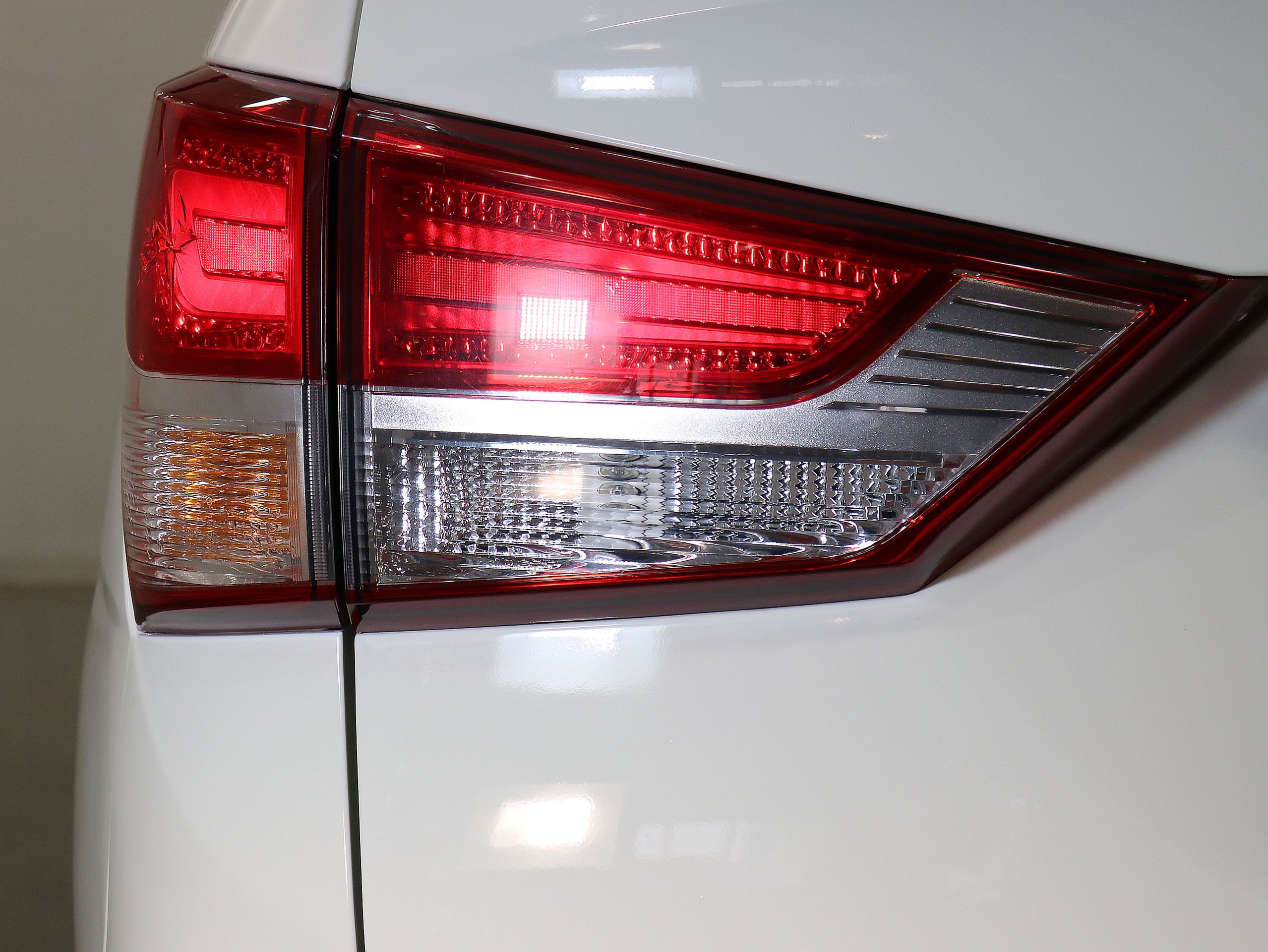 Foto Ssangyong Rodius 10