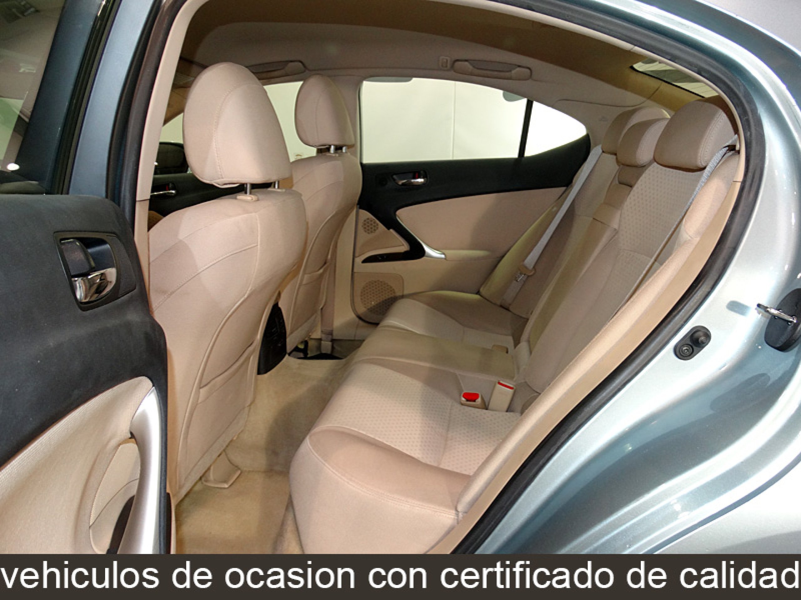 Foto Lexus IS 220d 16