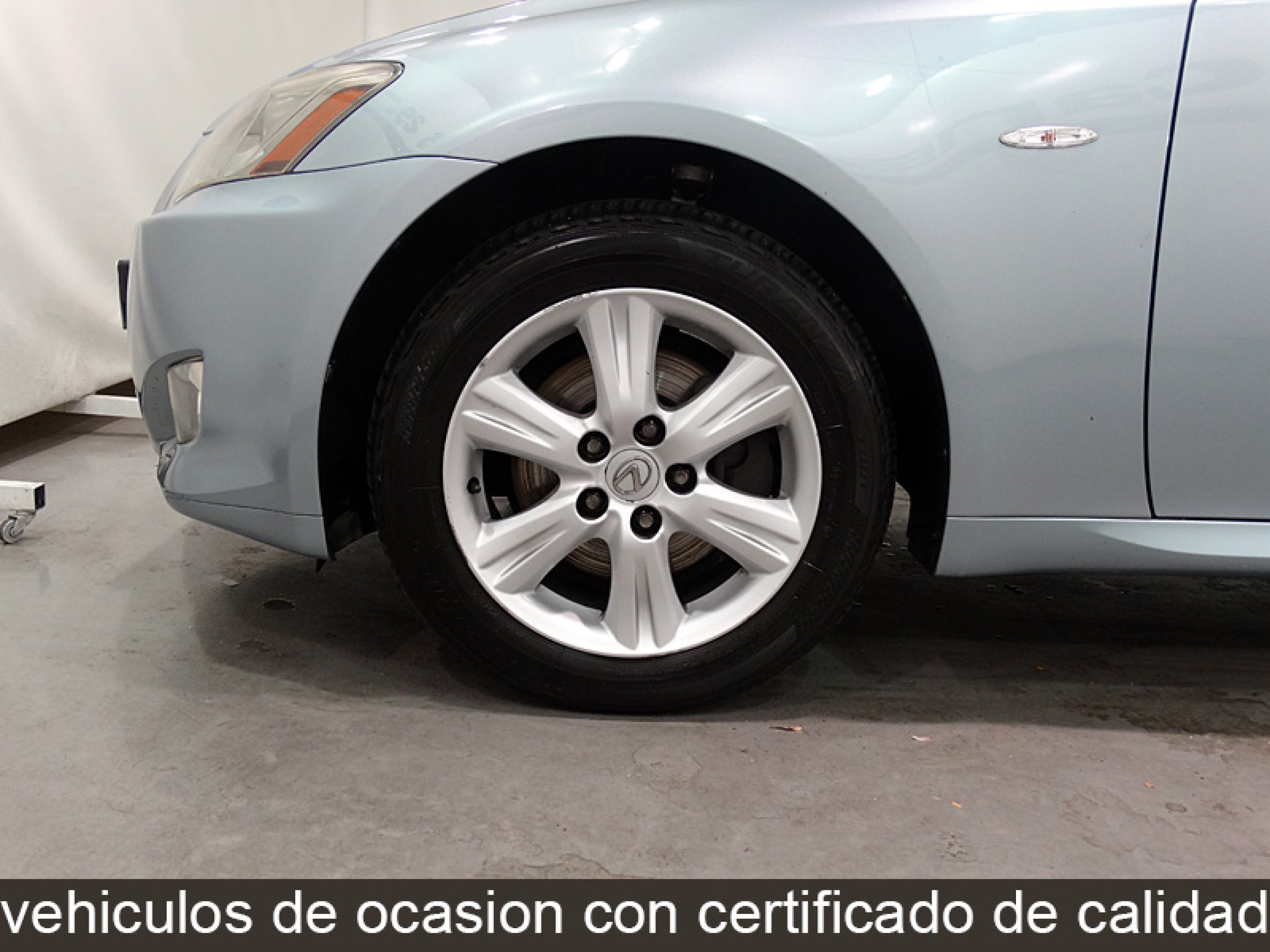 Foto Lexus IS 220d 32