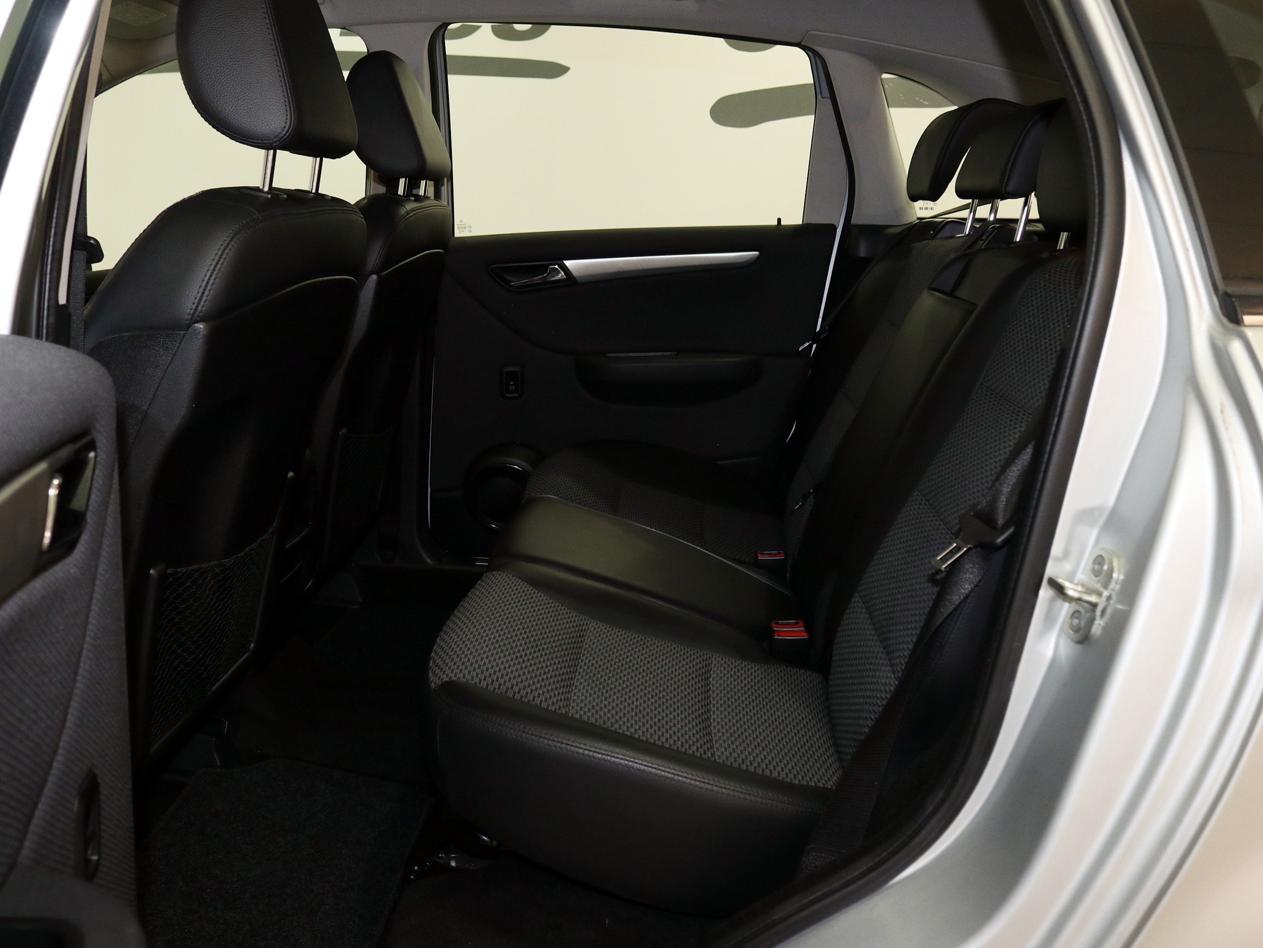Foto Mercedes-Benz B 180 13