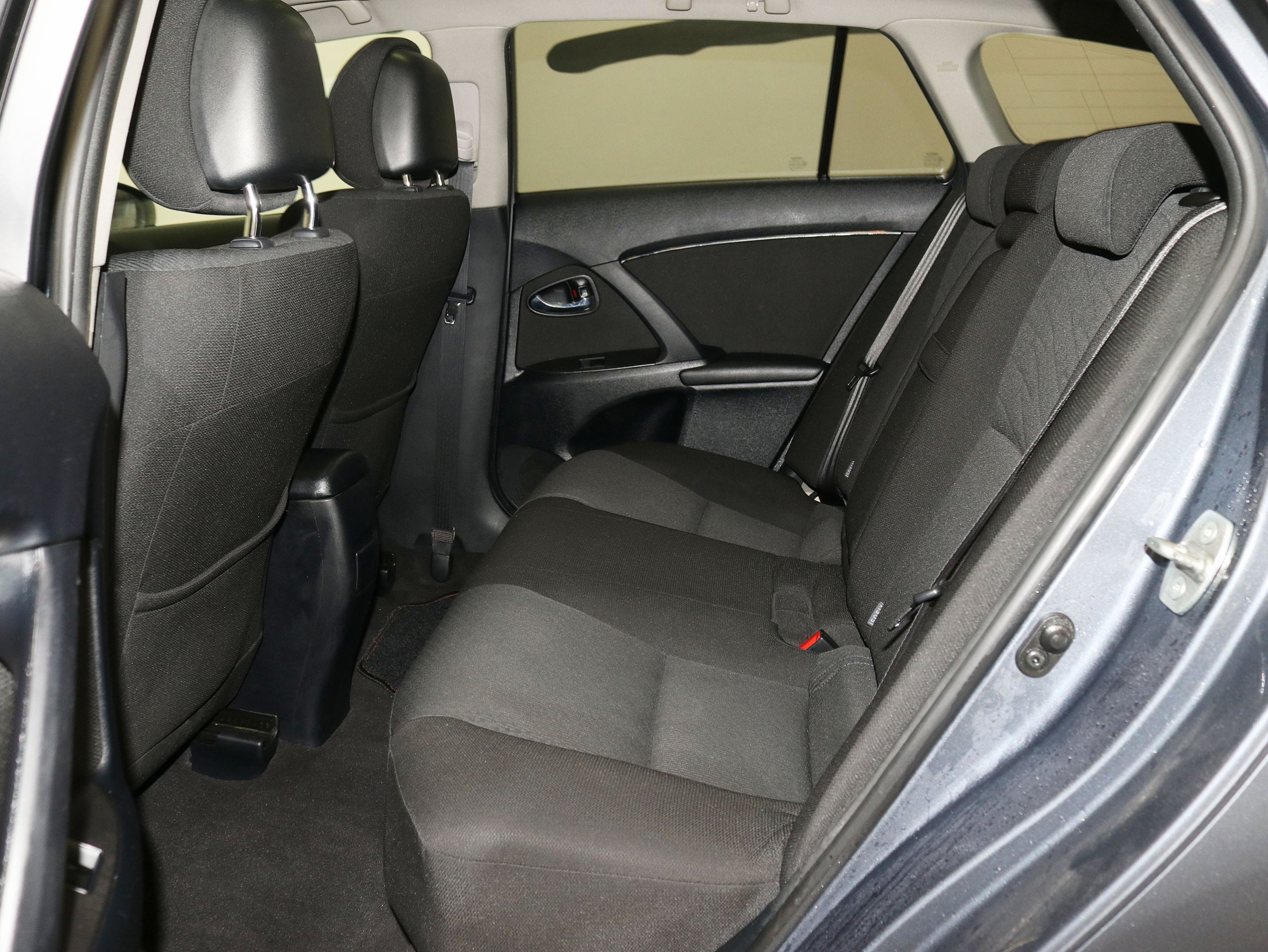 Foto Toyota Avensis 12