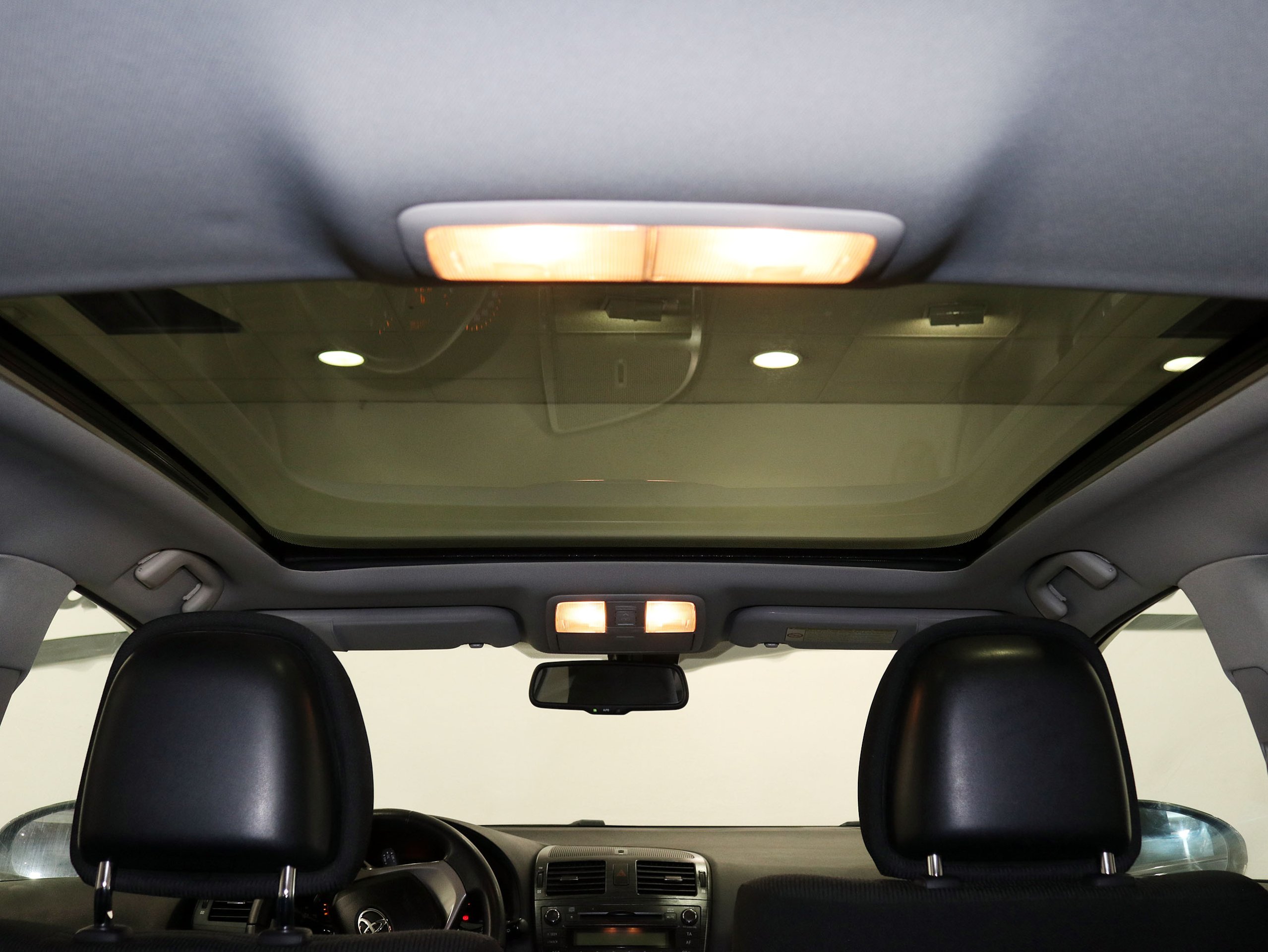 Foto Toyota Avensis 14