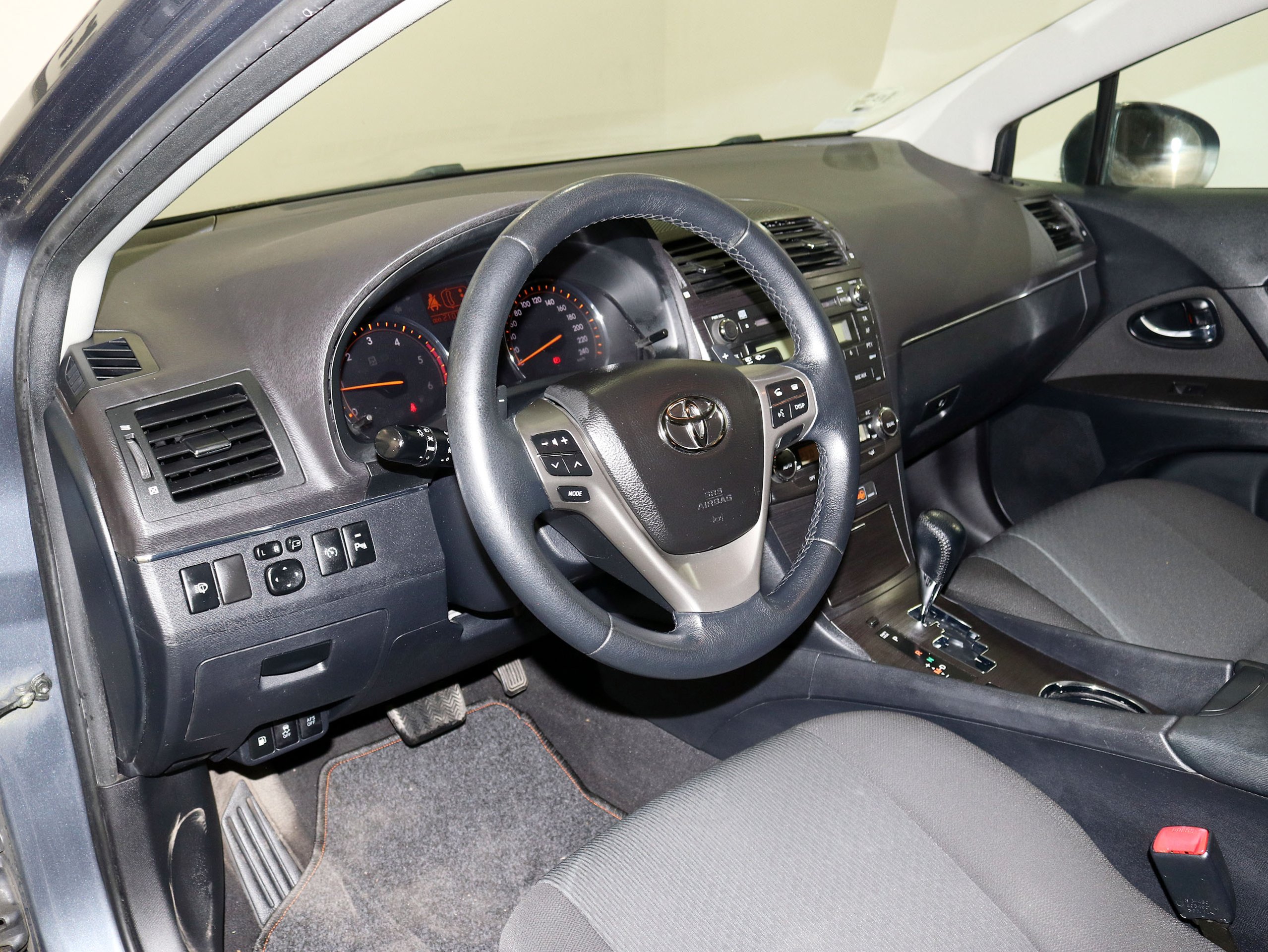Foto Toyota Avensis 15
