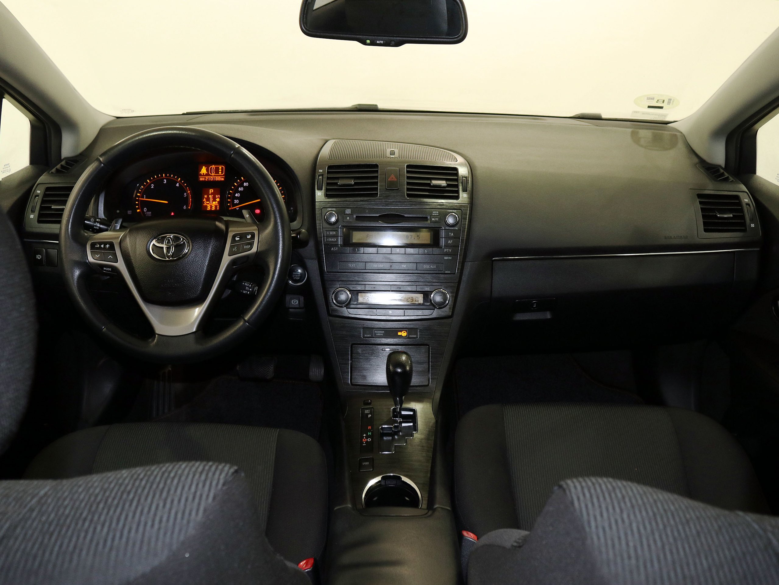 Foto Toyota Avensis 16