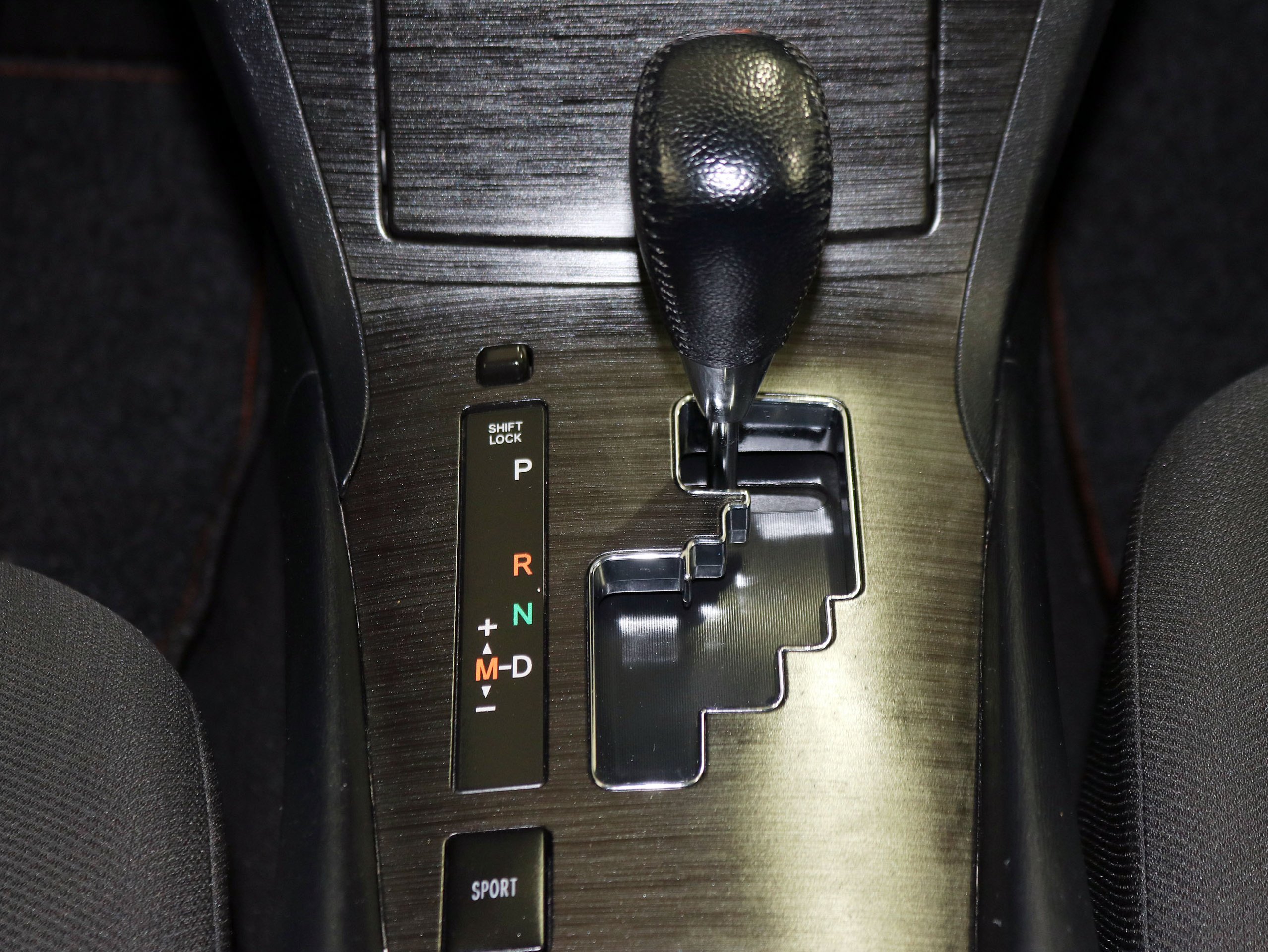 Foto Toyota Avensis 23