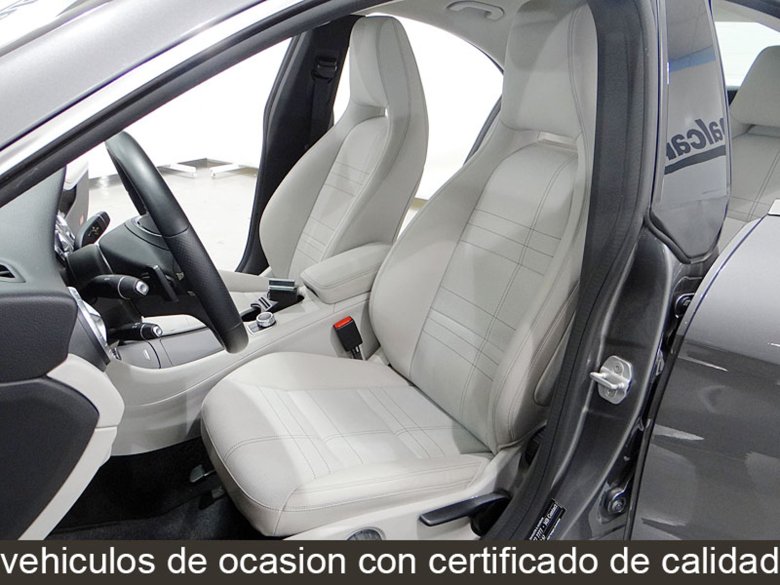 Foto Mercedes-Benz CLA 220 23