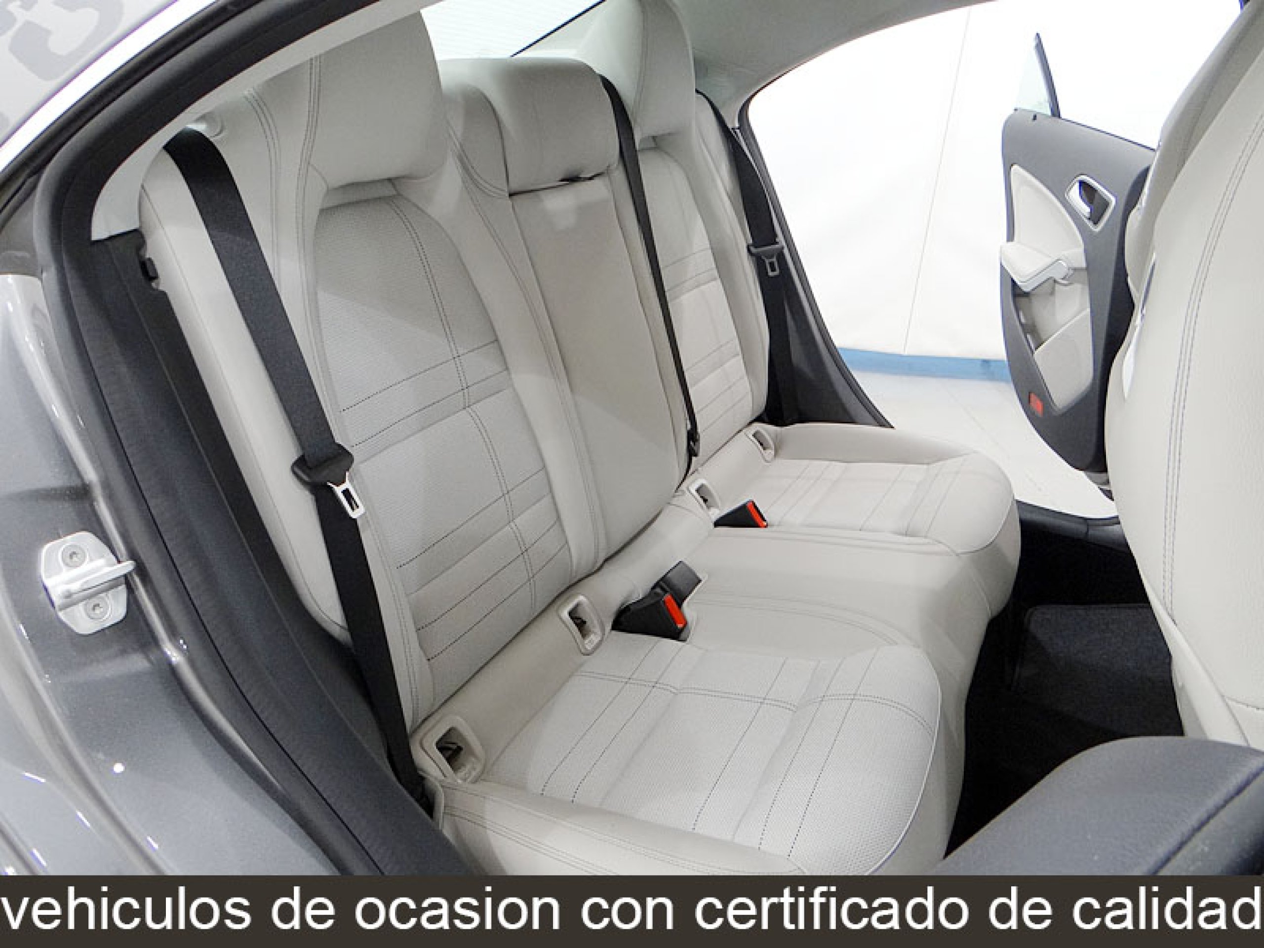 Foto Mercedes-Benz CLA 220 26