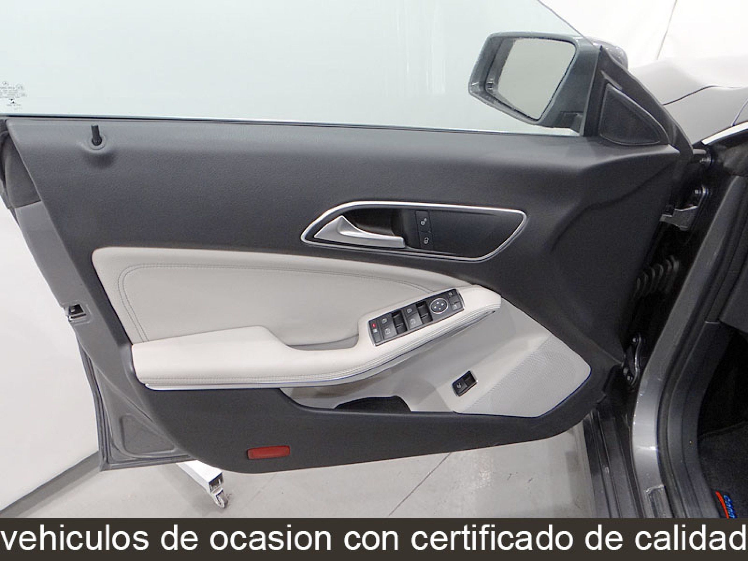 Foto Mercedes-Benz CLA 220 27
