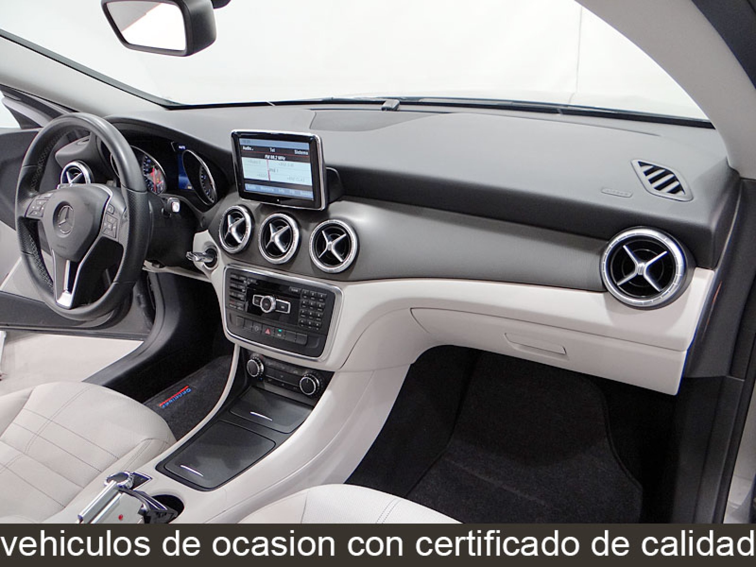 Foto Mercedes-Benz CLA 220 29
