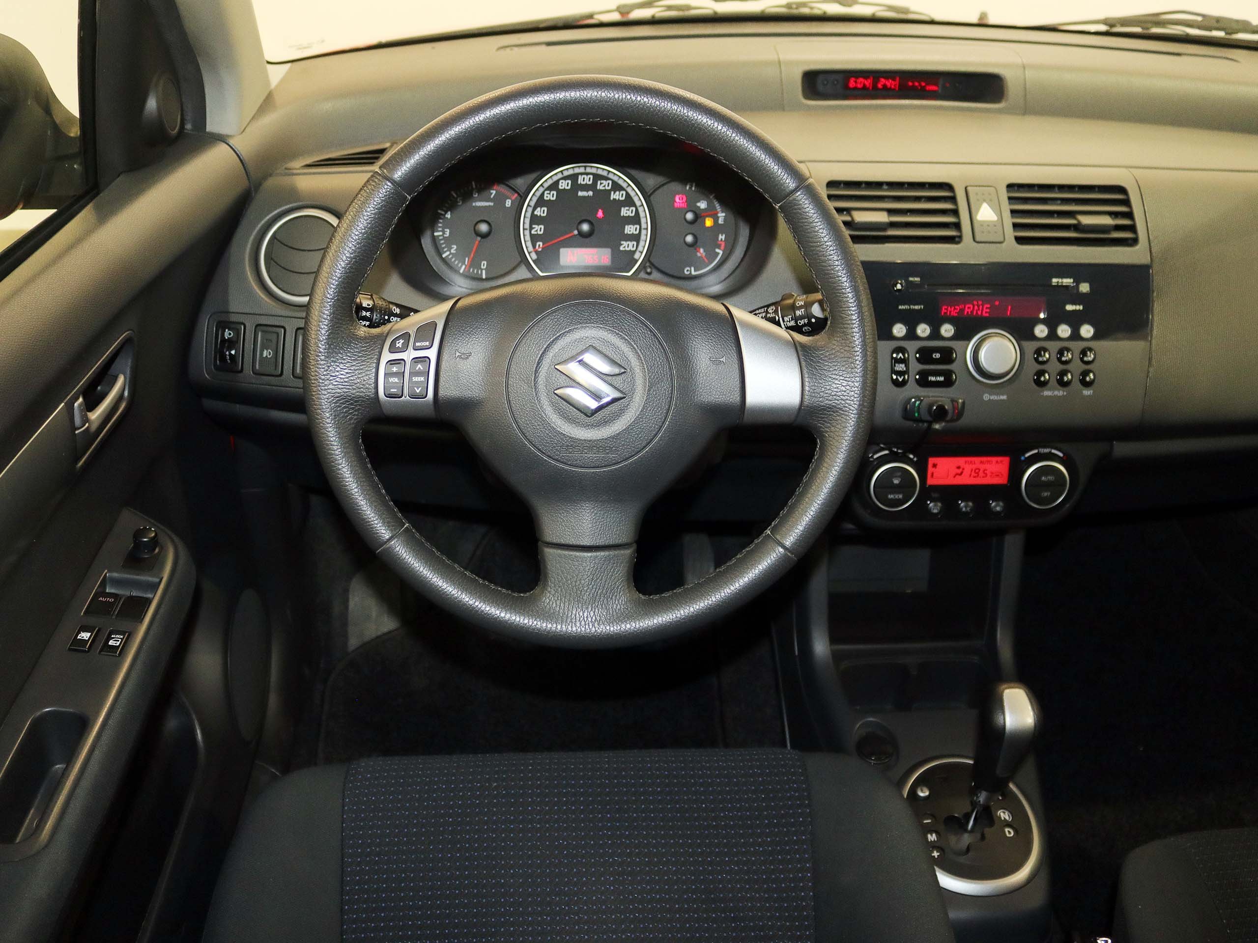 Foto Suzuki Swift 21