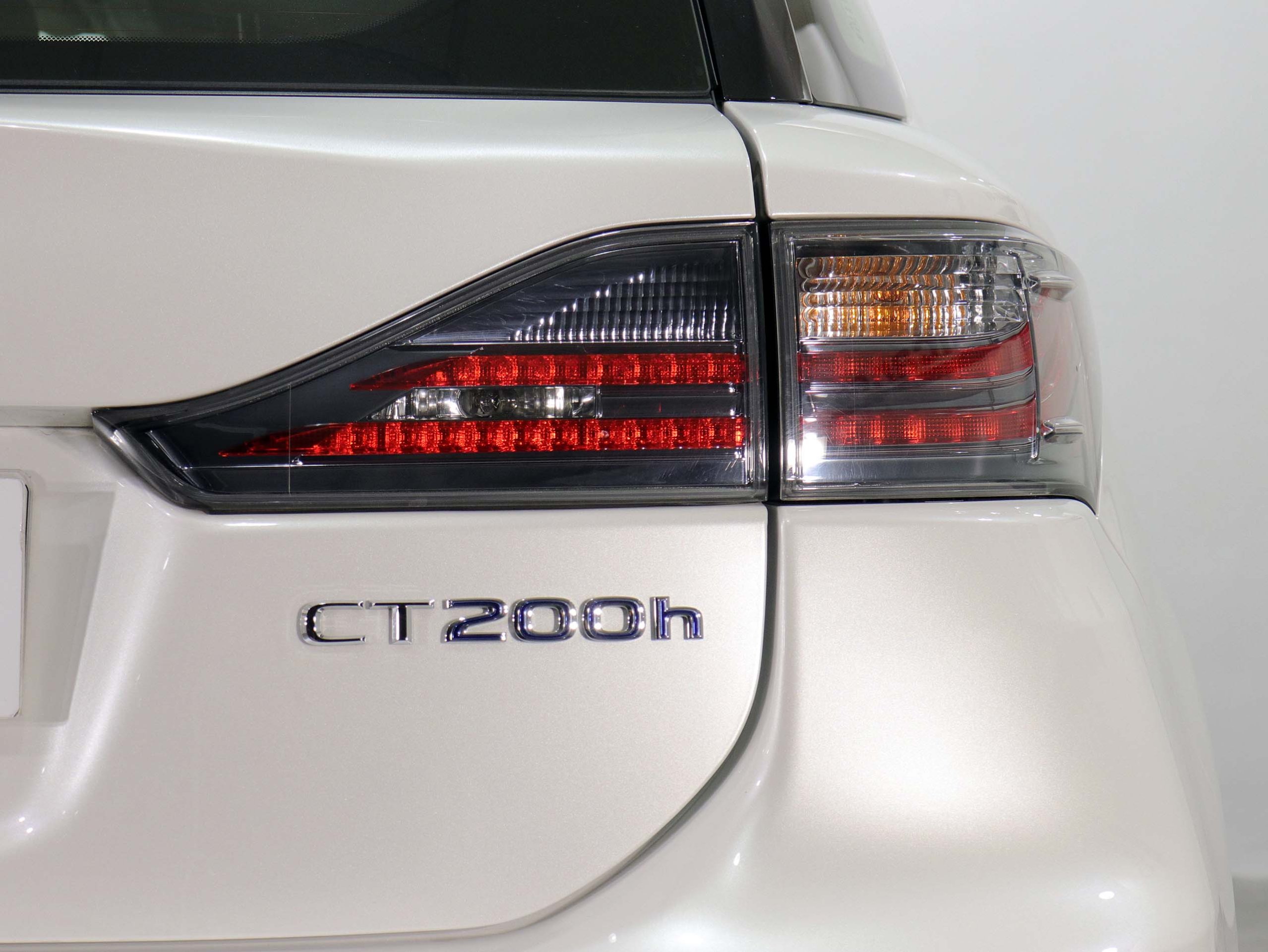 Foto Lexus CT 200h 10