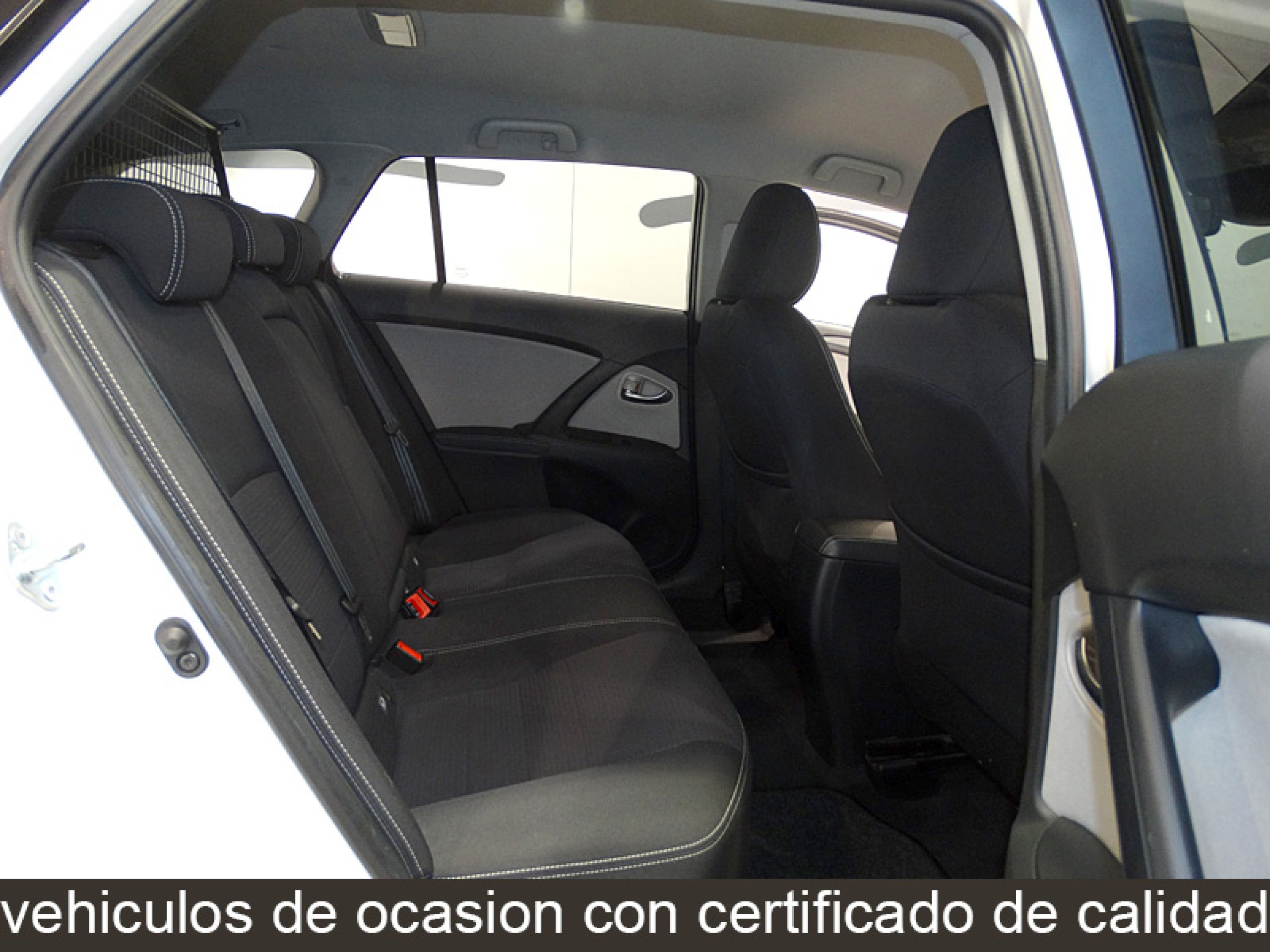 Foto Toyota Avensis 16